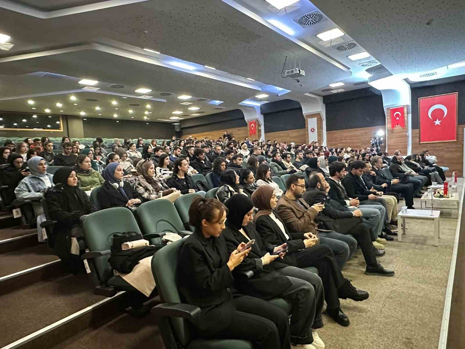 Öğrencilere ‘dezenformasyon’ konferansı
