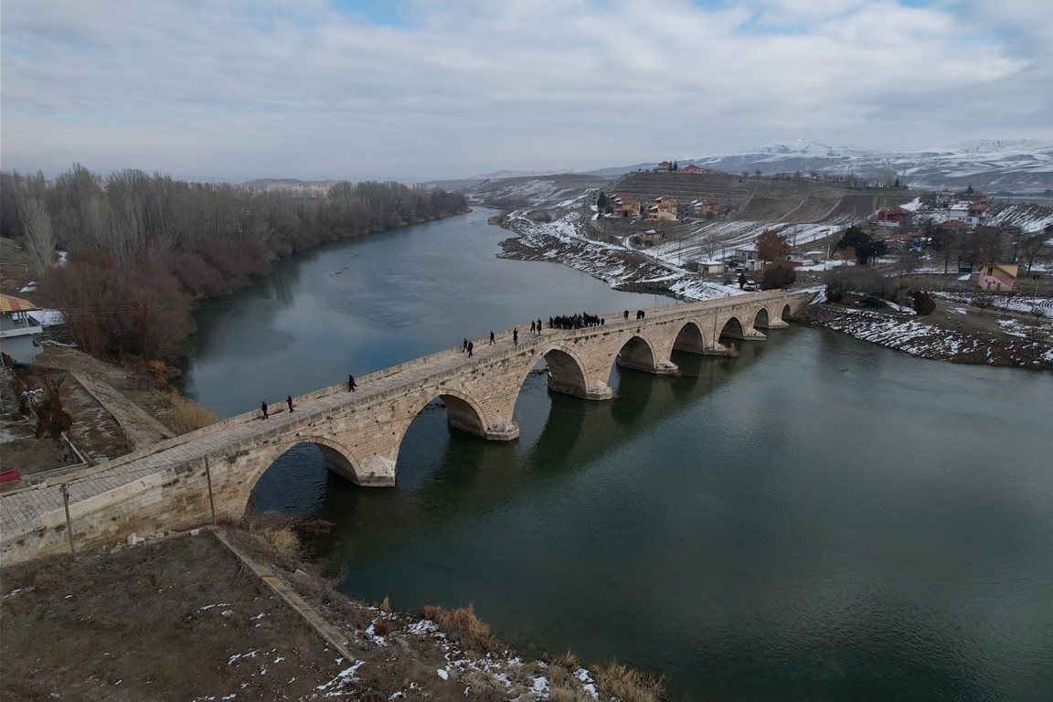 Vali Çiçek’ten Sarıoğlan ve Özvatan ilçesinde ziyaret
