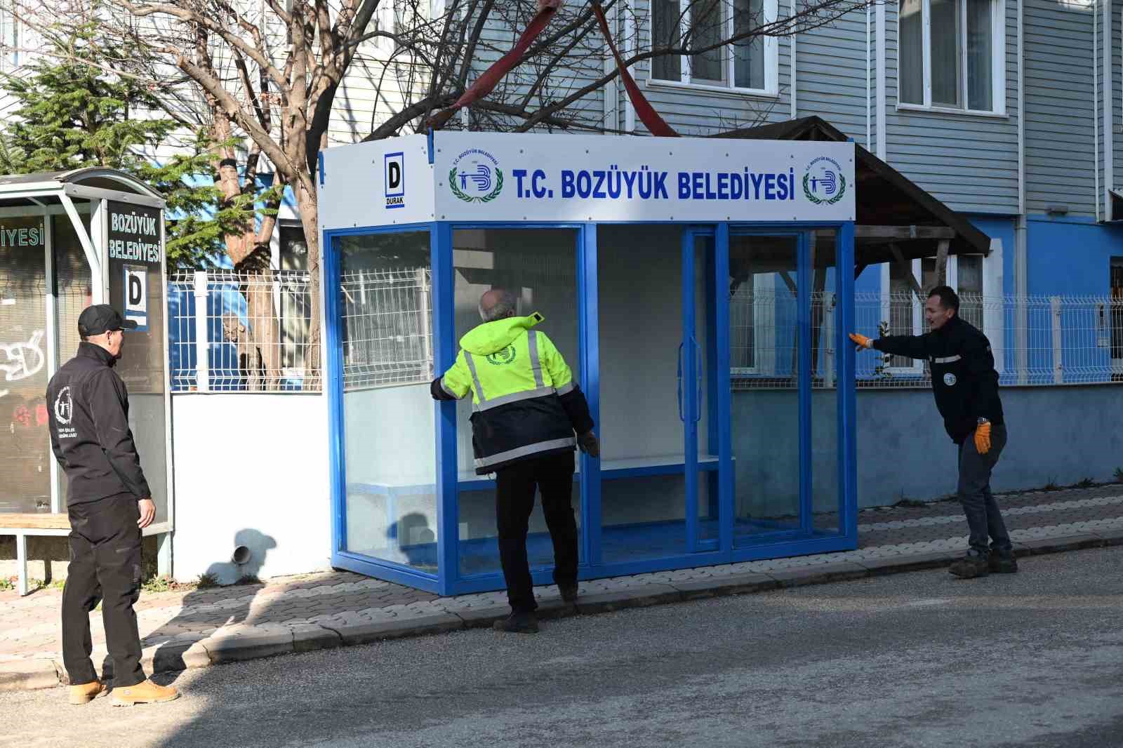 Bozüyük’te kapalı duraklar birer birer yerlerini alıyor
