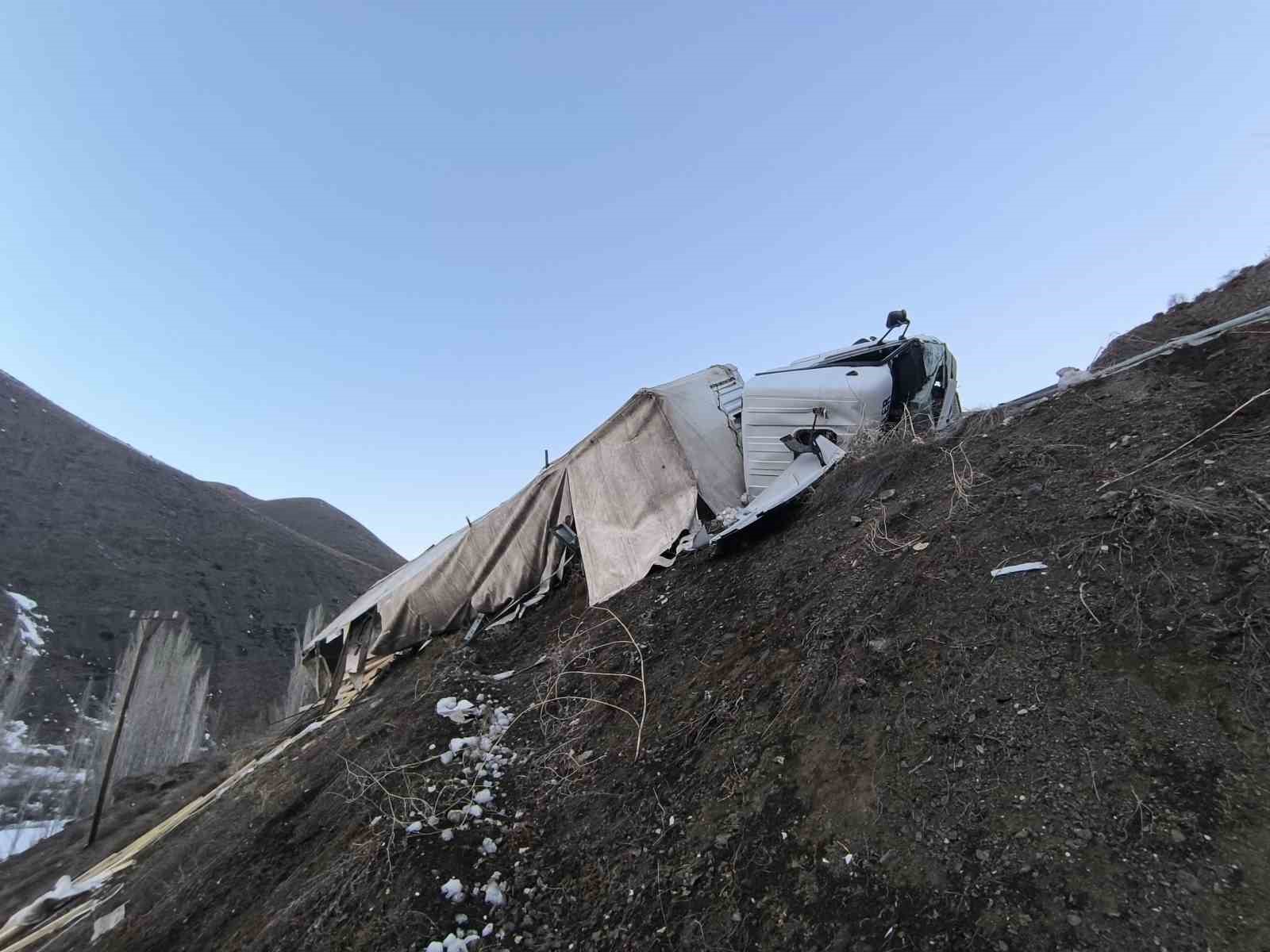 Erzurum-Artvin yolunda tır kazası
