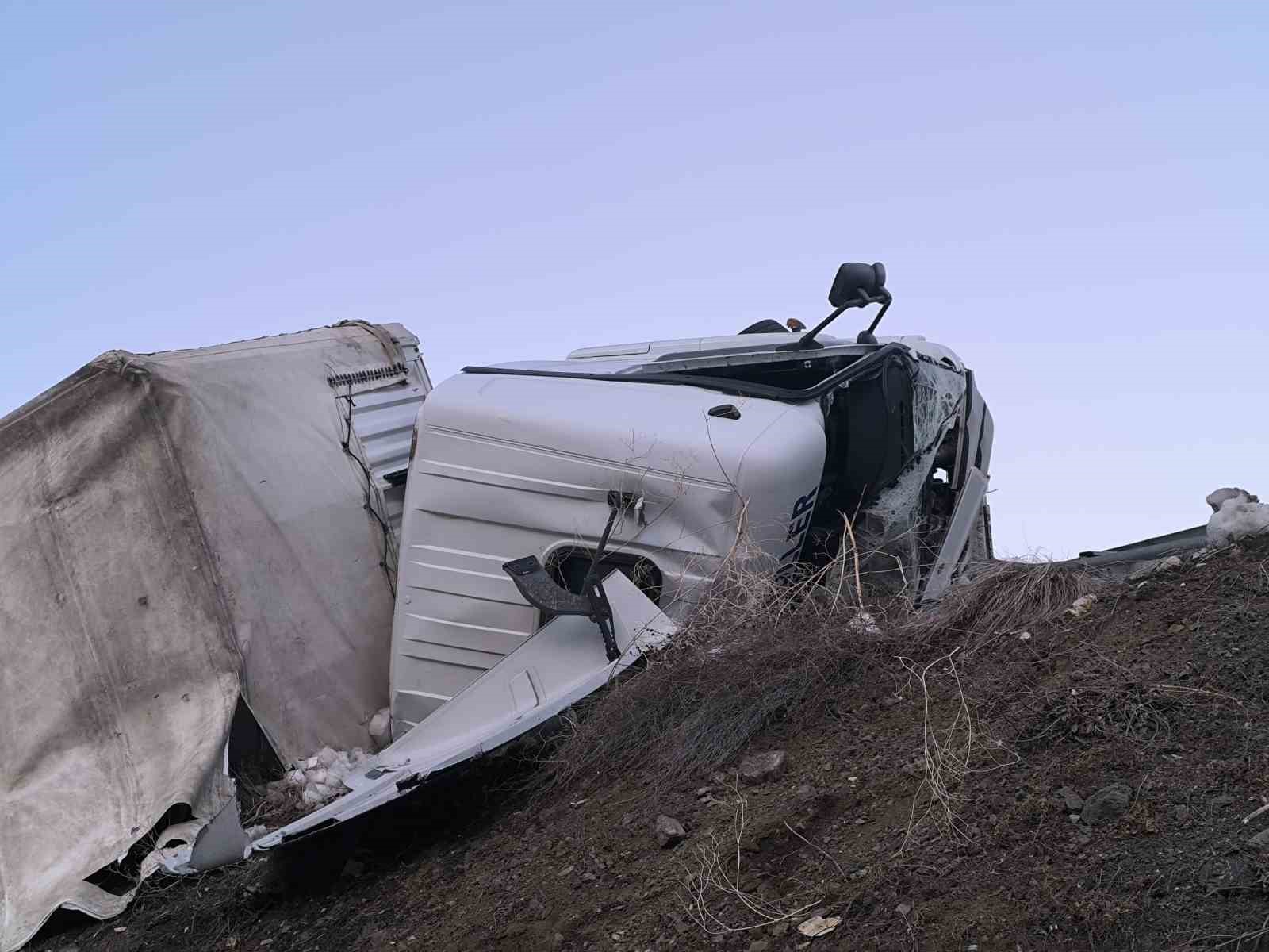 Erzurum-Artvin yolunda tır kazası
