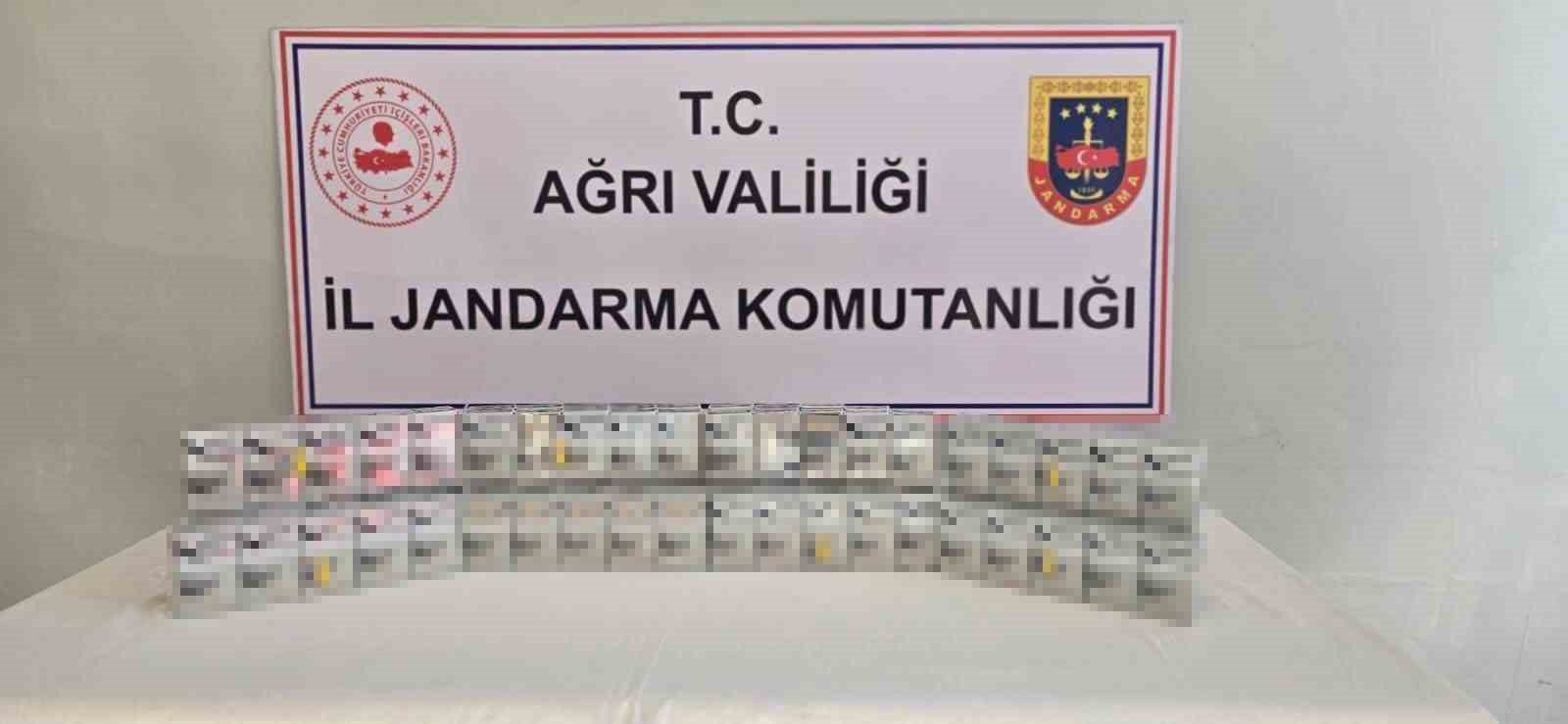 Ağrı’da yol kontrolünde bin 896 paket kaçak sigara ele geçirildi
