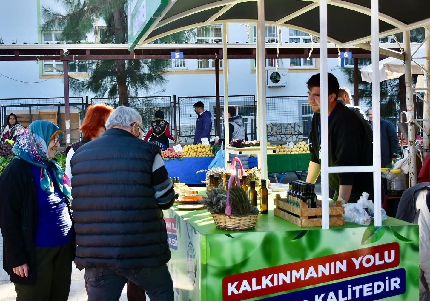 Didim Belediyesi’nin ürünleri semt pazarında vatandaşlarla buluşuyor
