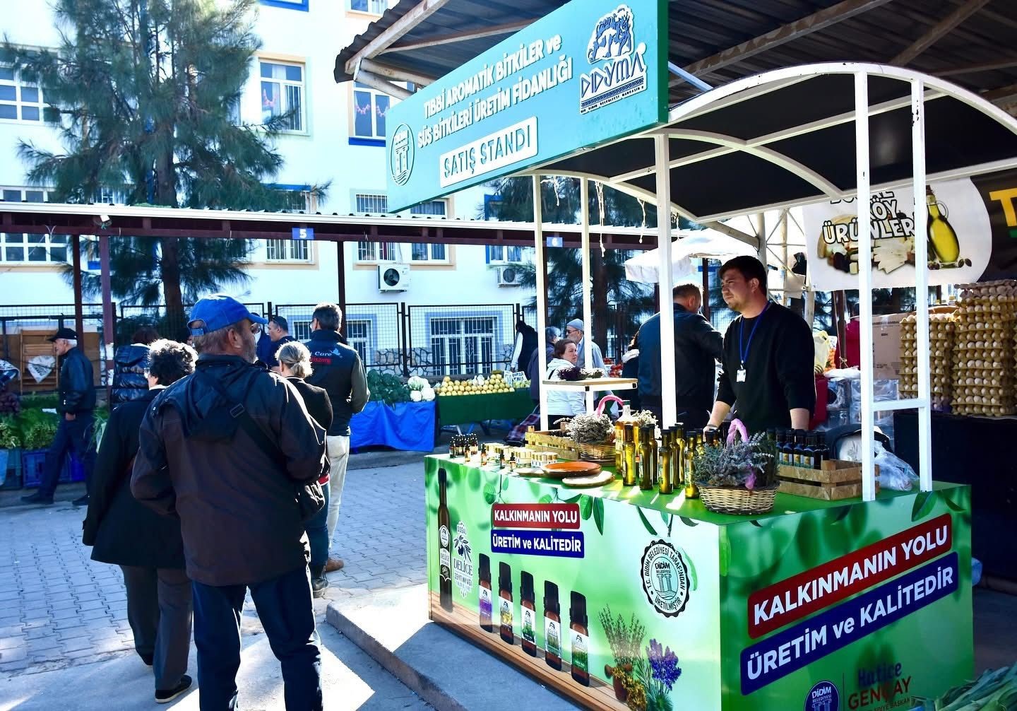 Didim Belediyesi’nin ürünleri semt pazarında vatandaşlarla buluşuyor
