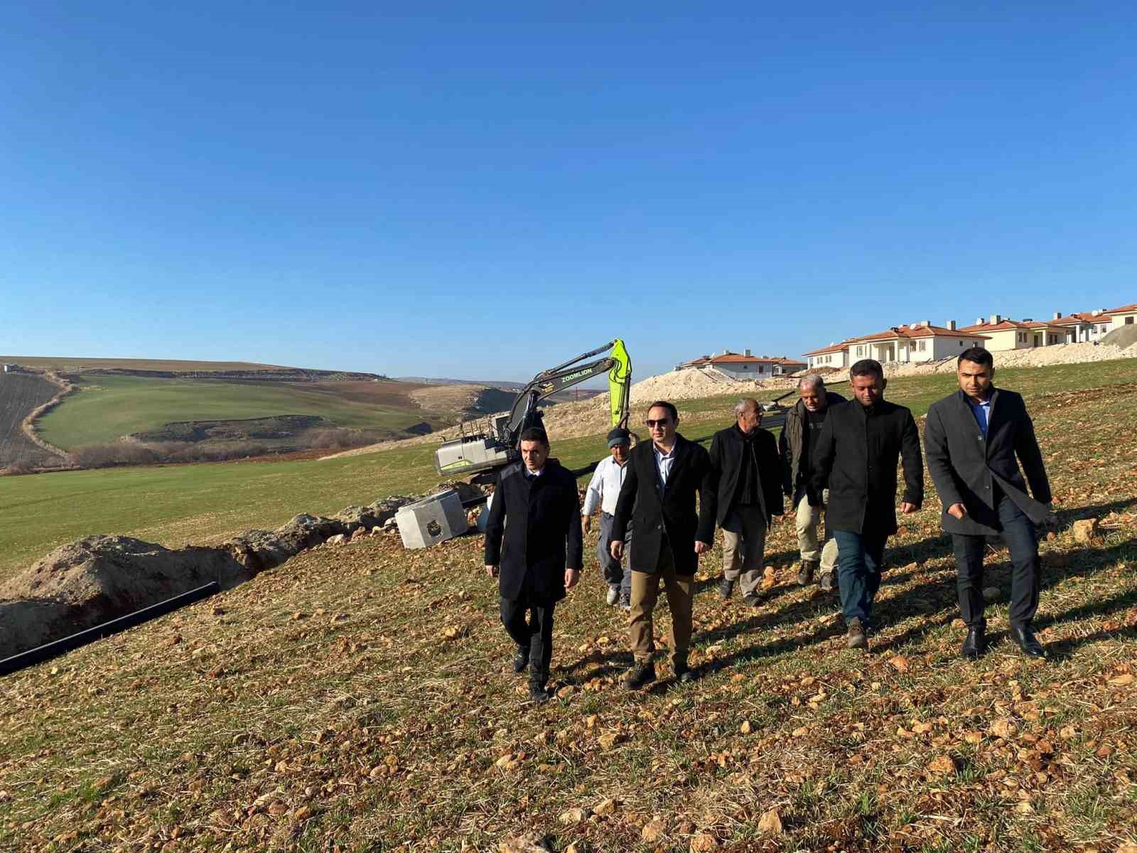 Kaymakam Partal, deprem konutlarını yerinde inceledi
