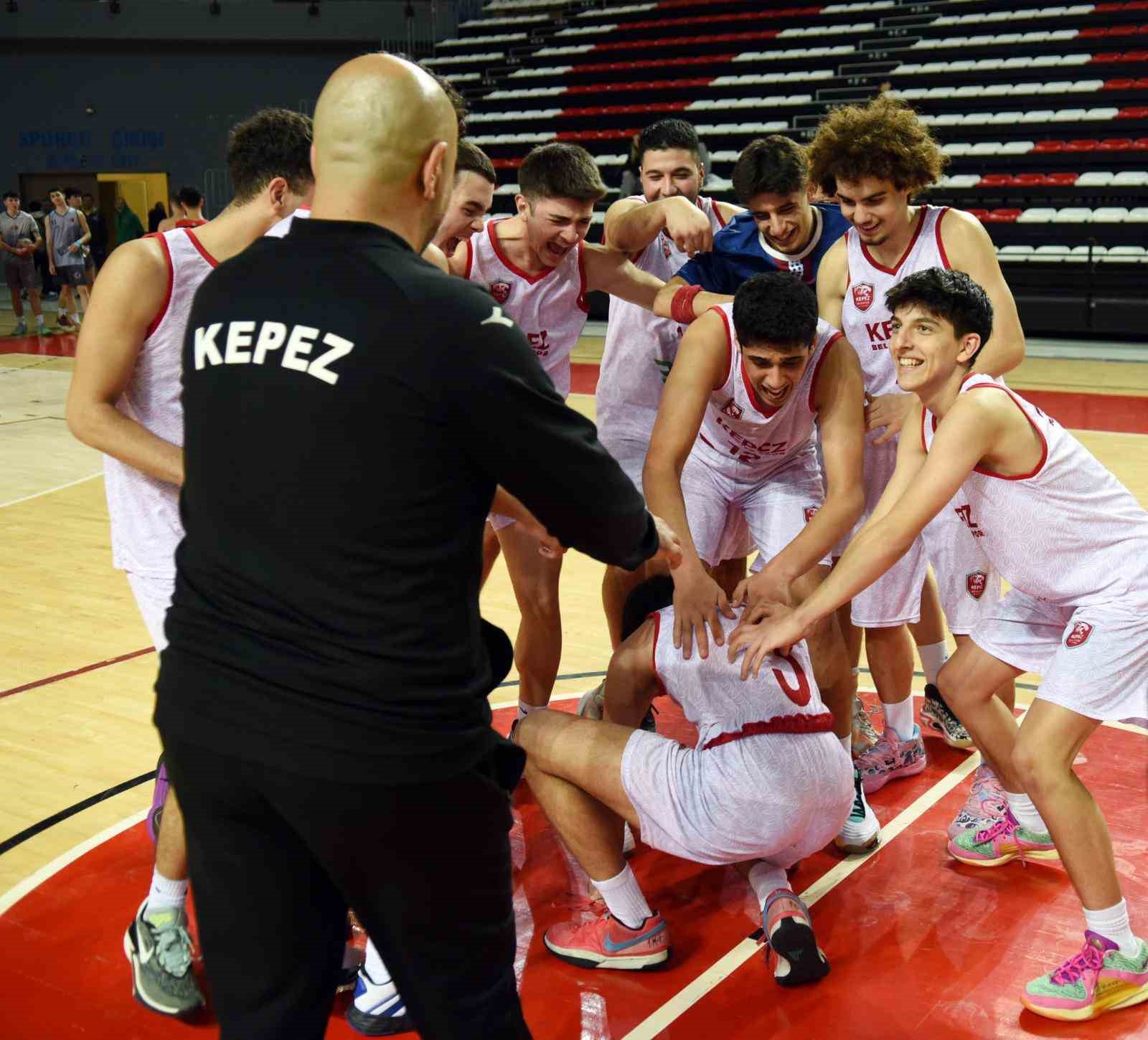 Kepez’in genç basketçileri yarı finalde
