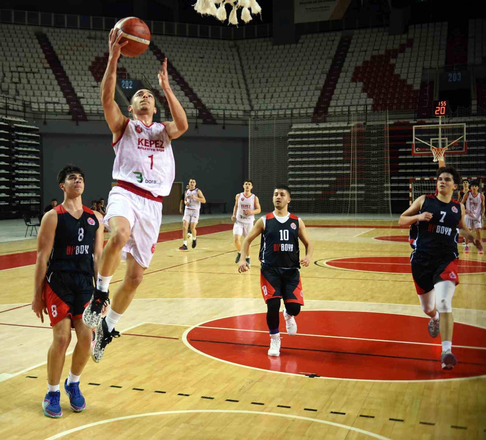 Kepez’in genç basketçileri yarı finalde
