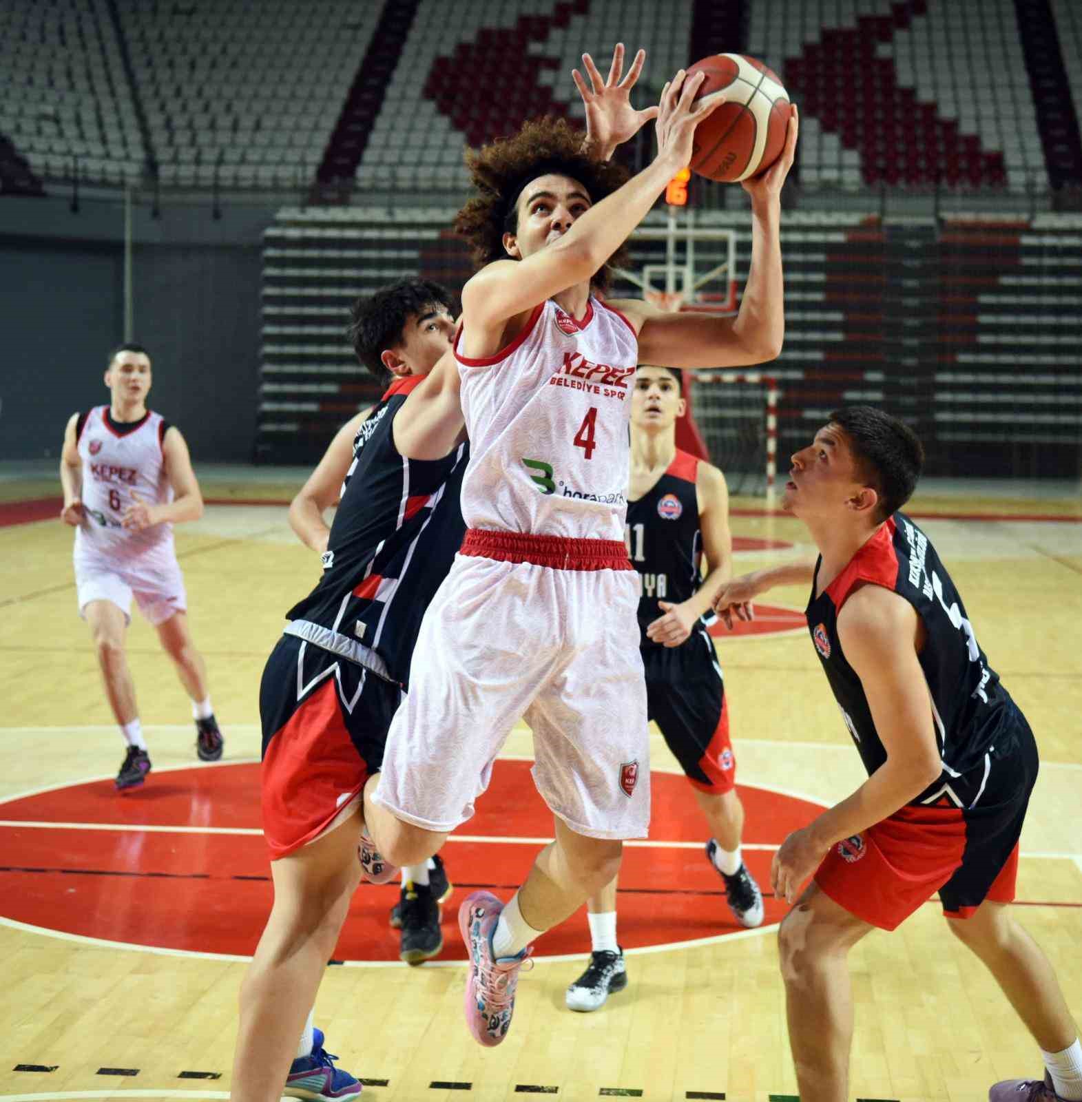 Kepez’in genç basketçileri yarı finalde
