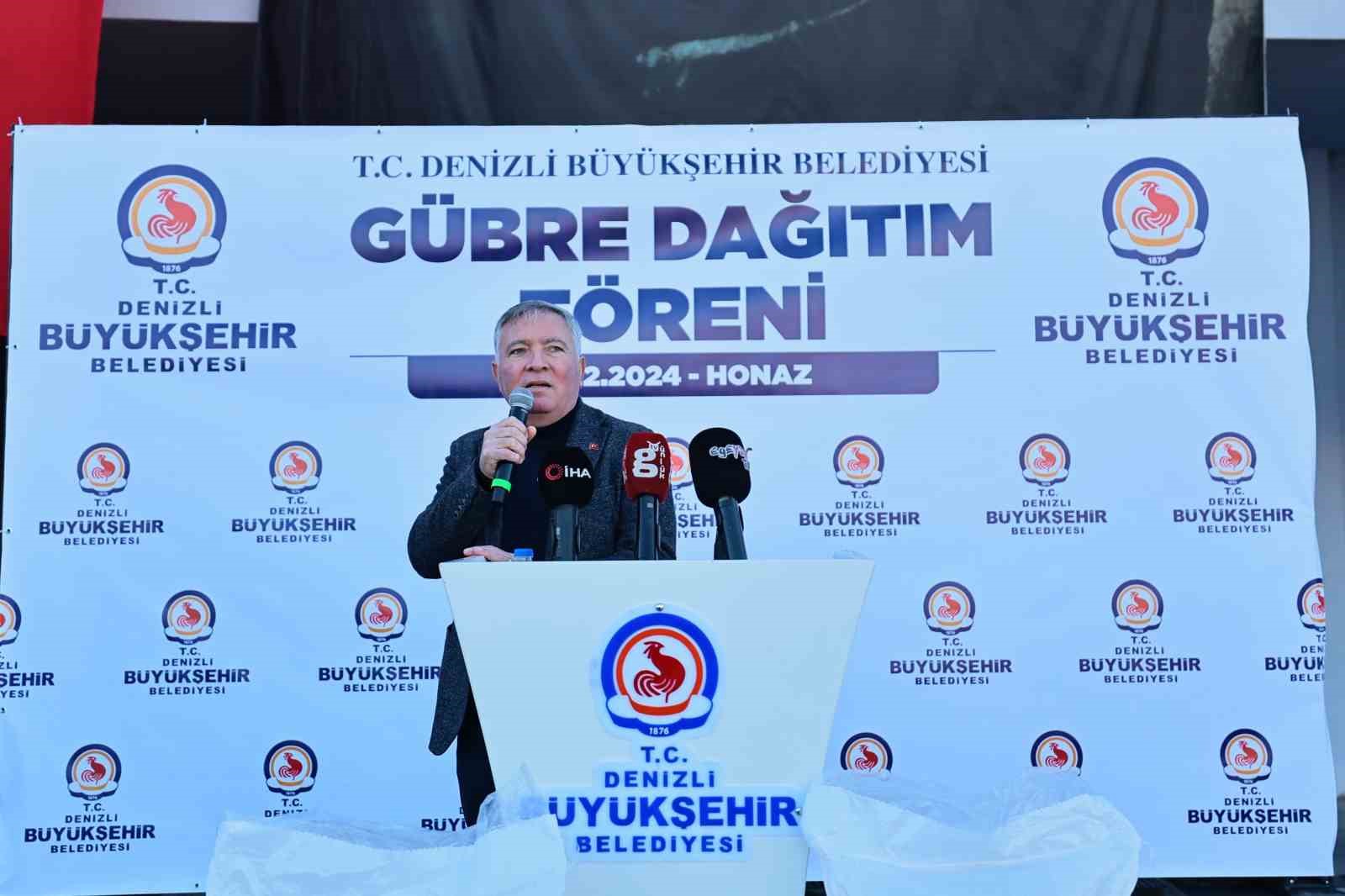 Denizli Büyükşehir üreticinin yüzünü güldürmeye devam ediyor
