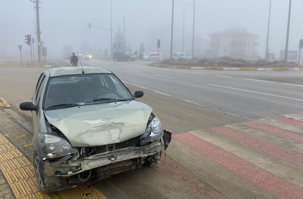 Kulu’da yoğun sis zincirleme kazaya neden oldu: 1 yaralı
