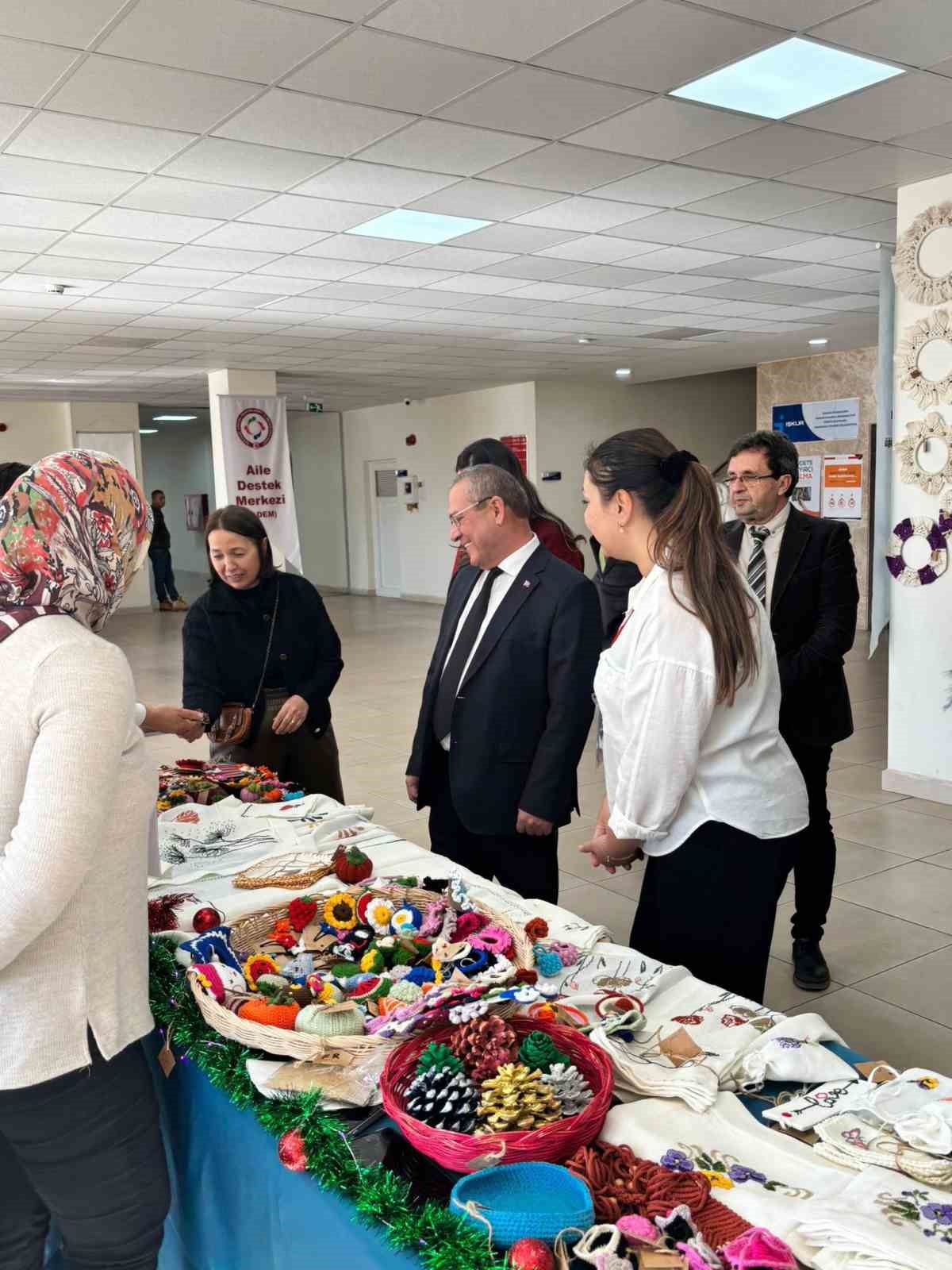 Menteşe Aile Destek Merkezi el sanatları sergisi açıldı
