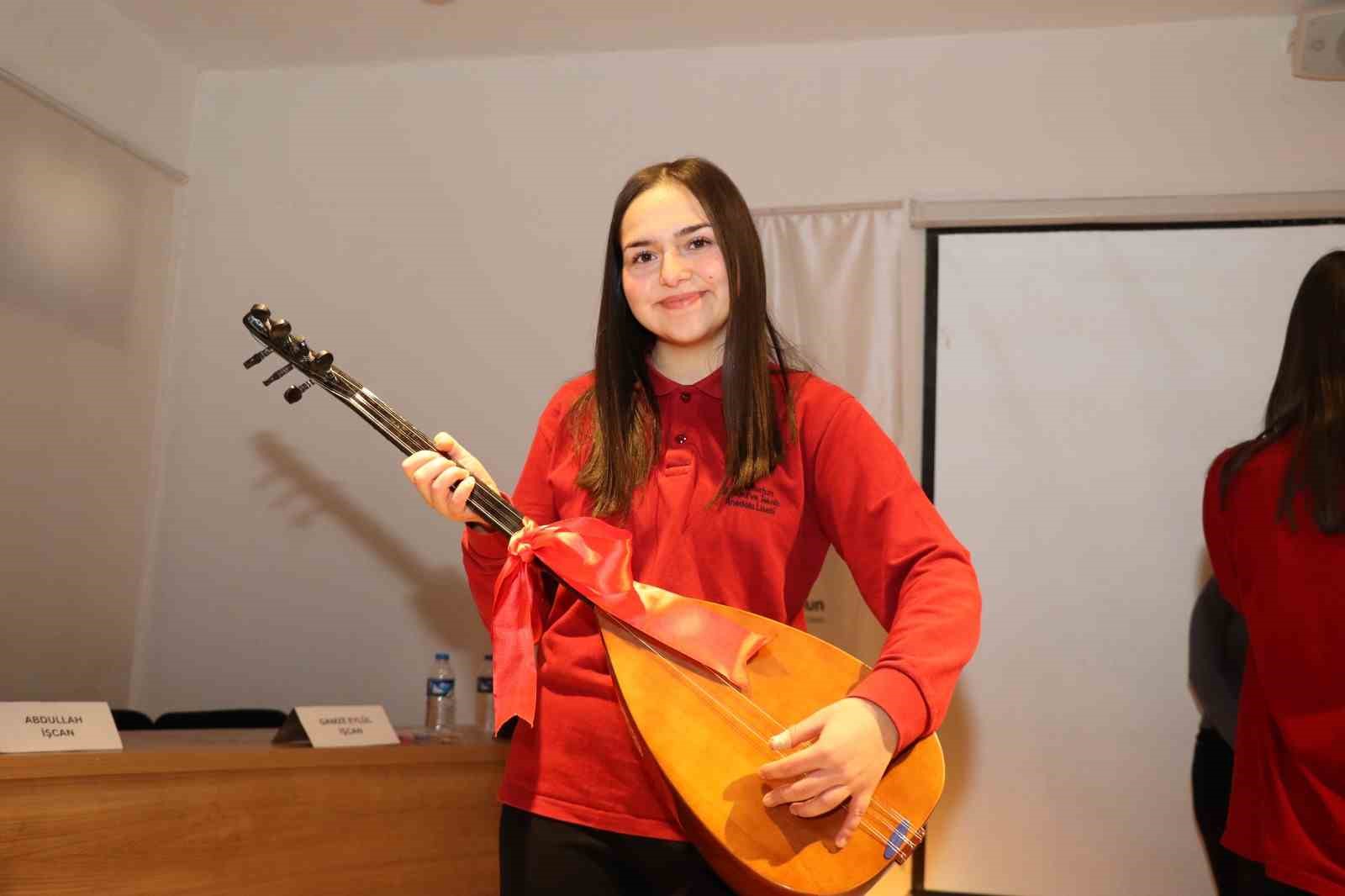 Oltu’da liseliler ‘Anadolu’dan Yükselen Ezgiler’de ter döktü
