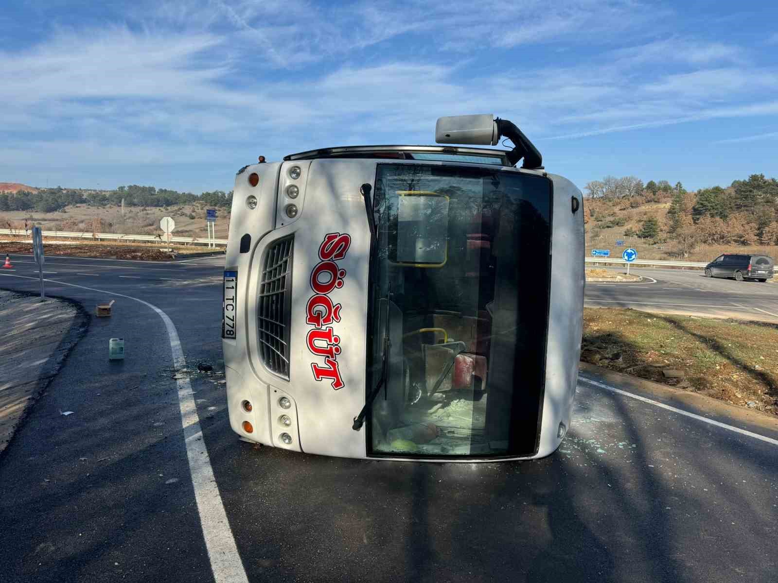 Bilecik’te midibüs devrildi: 1 yaralı
