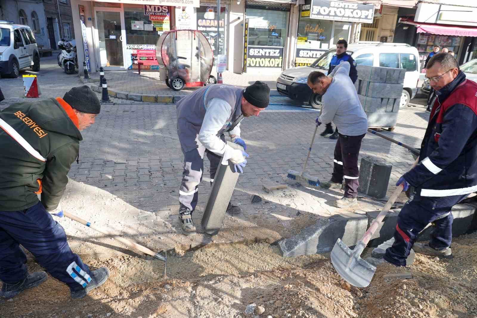 Uşak Belediyesi kent genelinde farklı noktalarda çalışmalarını sürdürüyor
