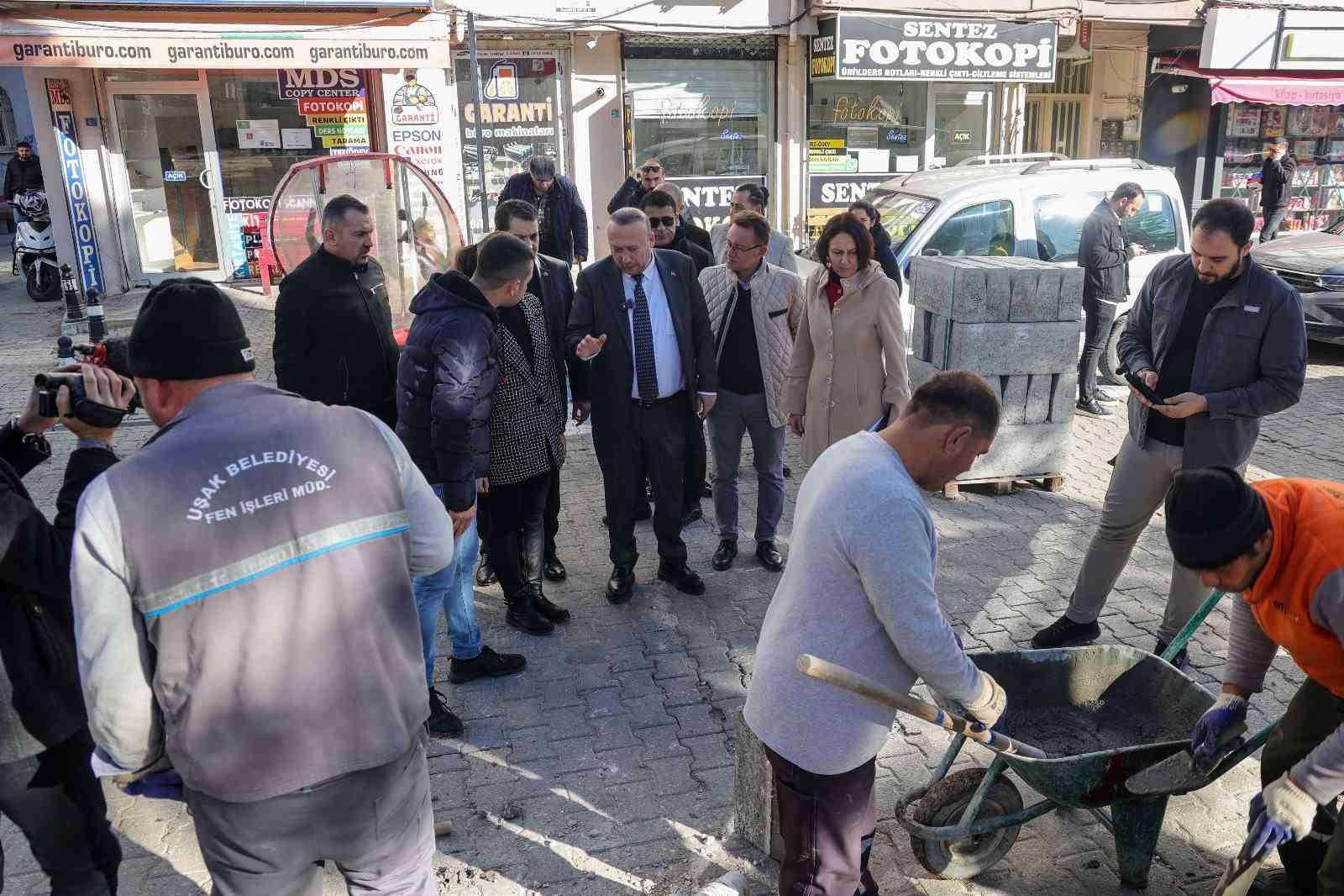 Uşak Belediyesi kent genelinde farklı noktalarda çalışmalarını sürdürüyor
