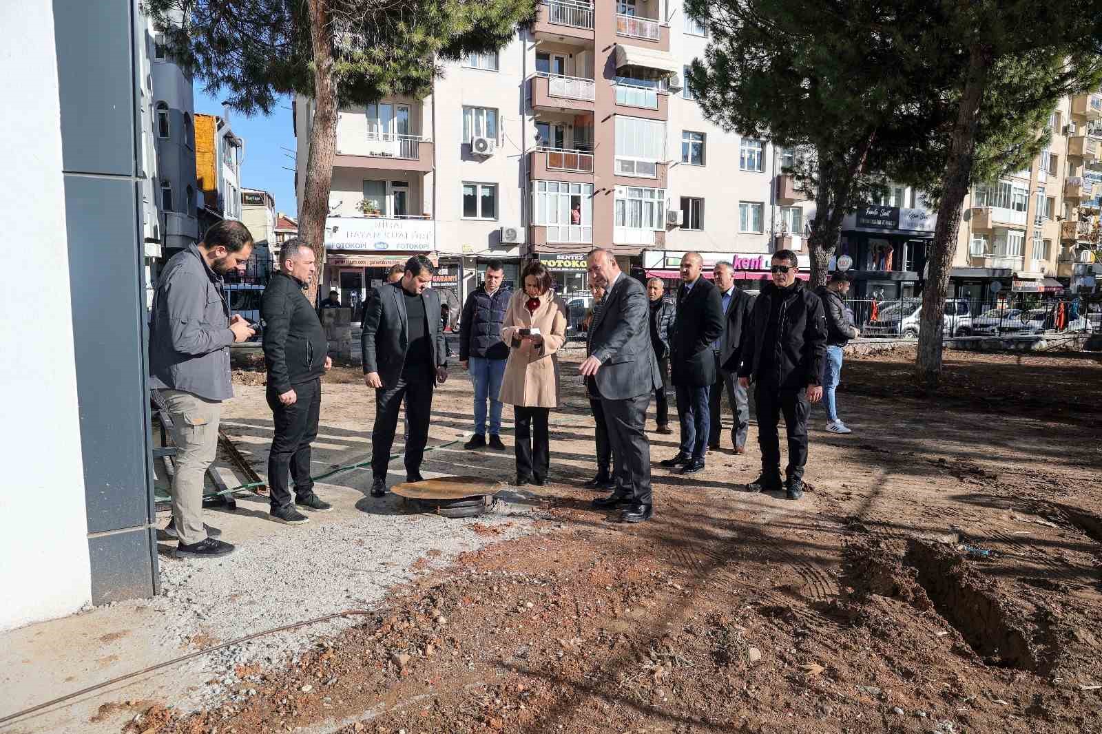 Uşak Belediyesi kent genelinde farklı noktalarda çalışmalarını sürdürüyor
