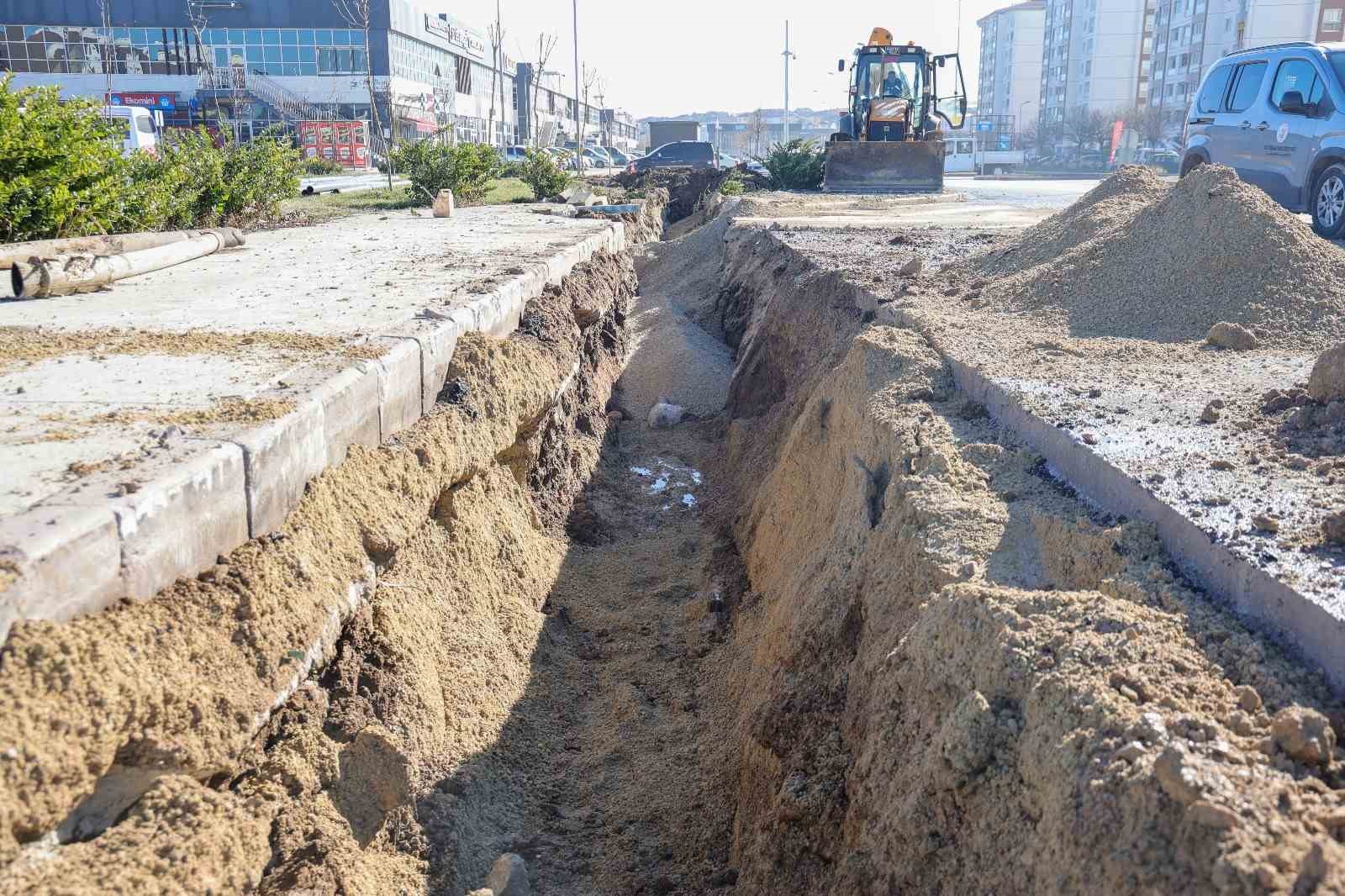 Uşak Belediyesi kent genelinde farklı noktalarda çalışmalarını sürdürüyor
