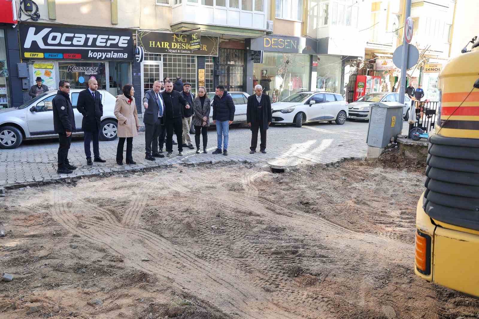 Uşak Belediyesi kent genelinde farklı noktalarda çalışmalarını sürdürüyor
