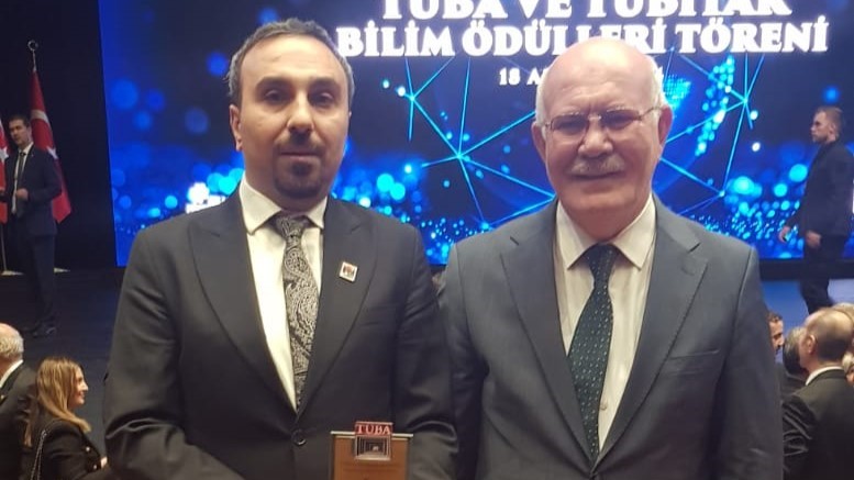 Uşak Üniversitesi öğretim üyesine ’Üstün Başarılı Genç Bilim İnsanı’ ödülü
