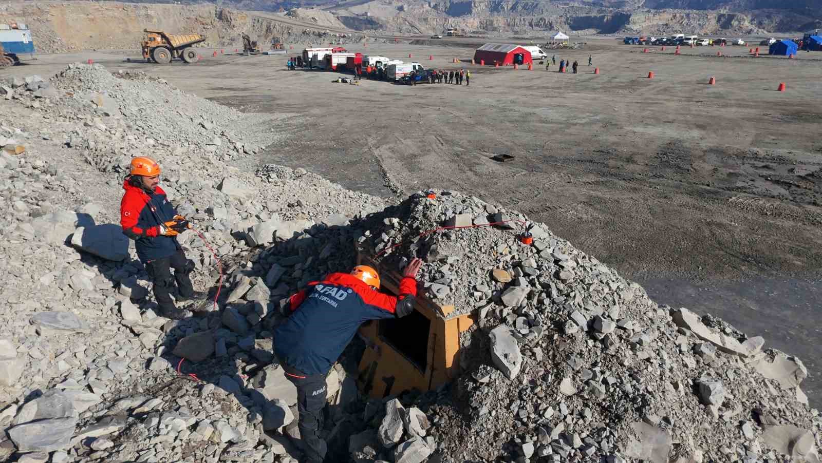 Soma’da maden ocağında gerçeğini aratmayan heyelan tatbikatı
