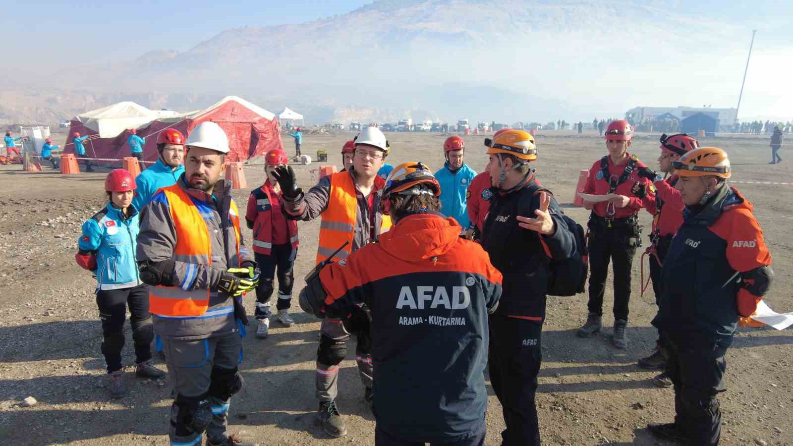 Soma’da maden ocağında gerçeğini aratmayan heyelan tatbikatı
