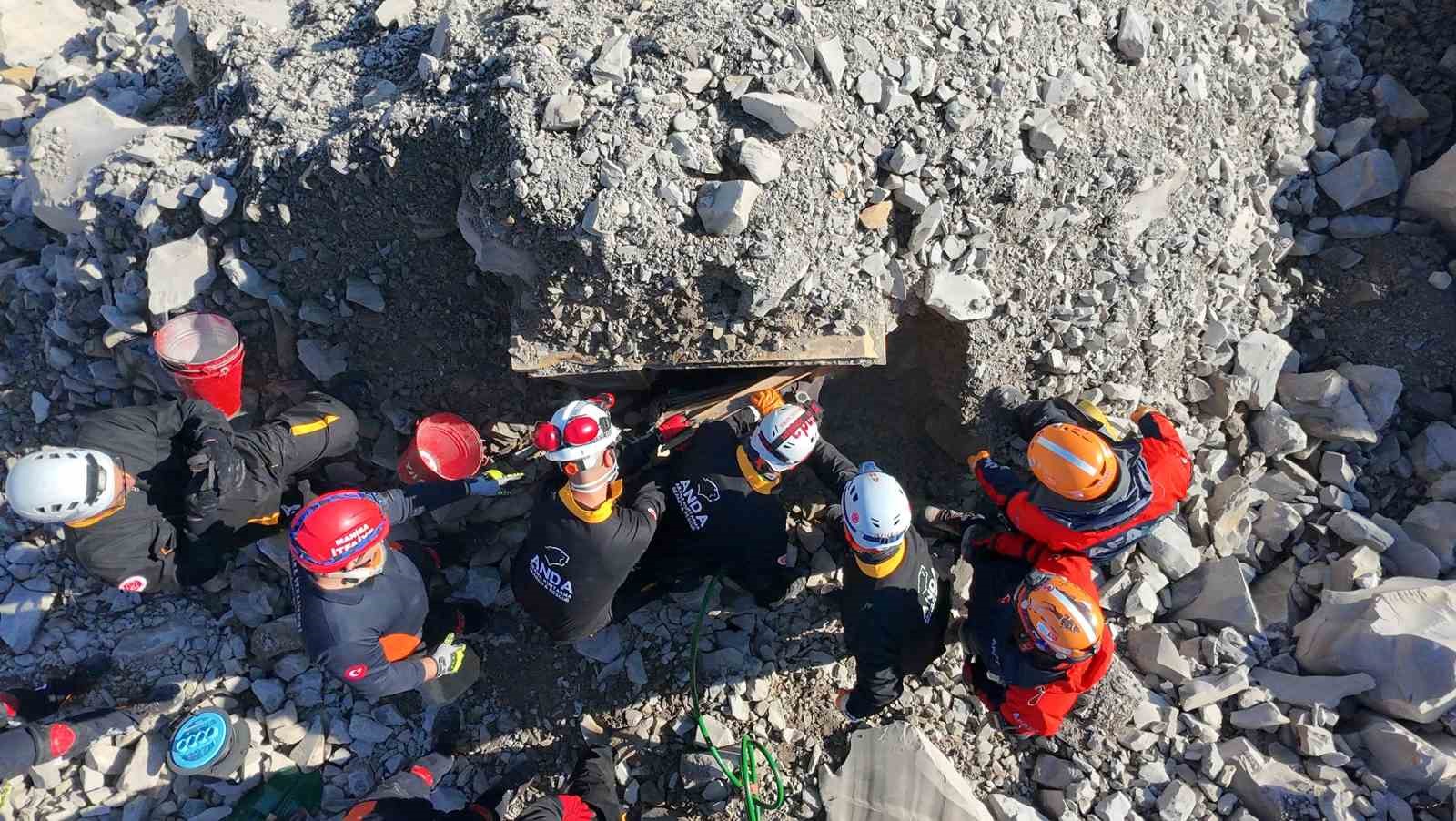 Soma’da maden ocağında gerçeğini aratmayan heyelan tatbikatı
