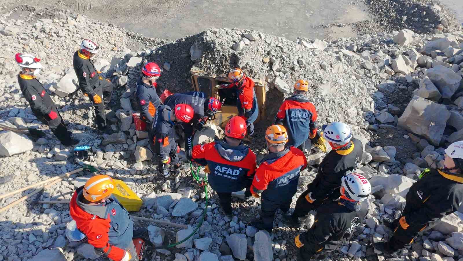 Soma’da maden ocağında gerçeğini aratmayan heyelan tatbikatı
