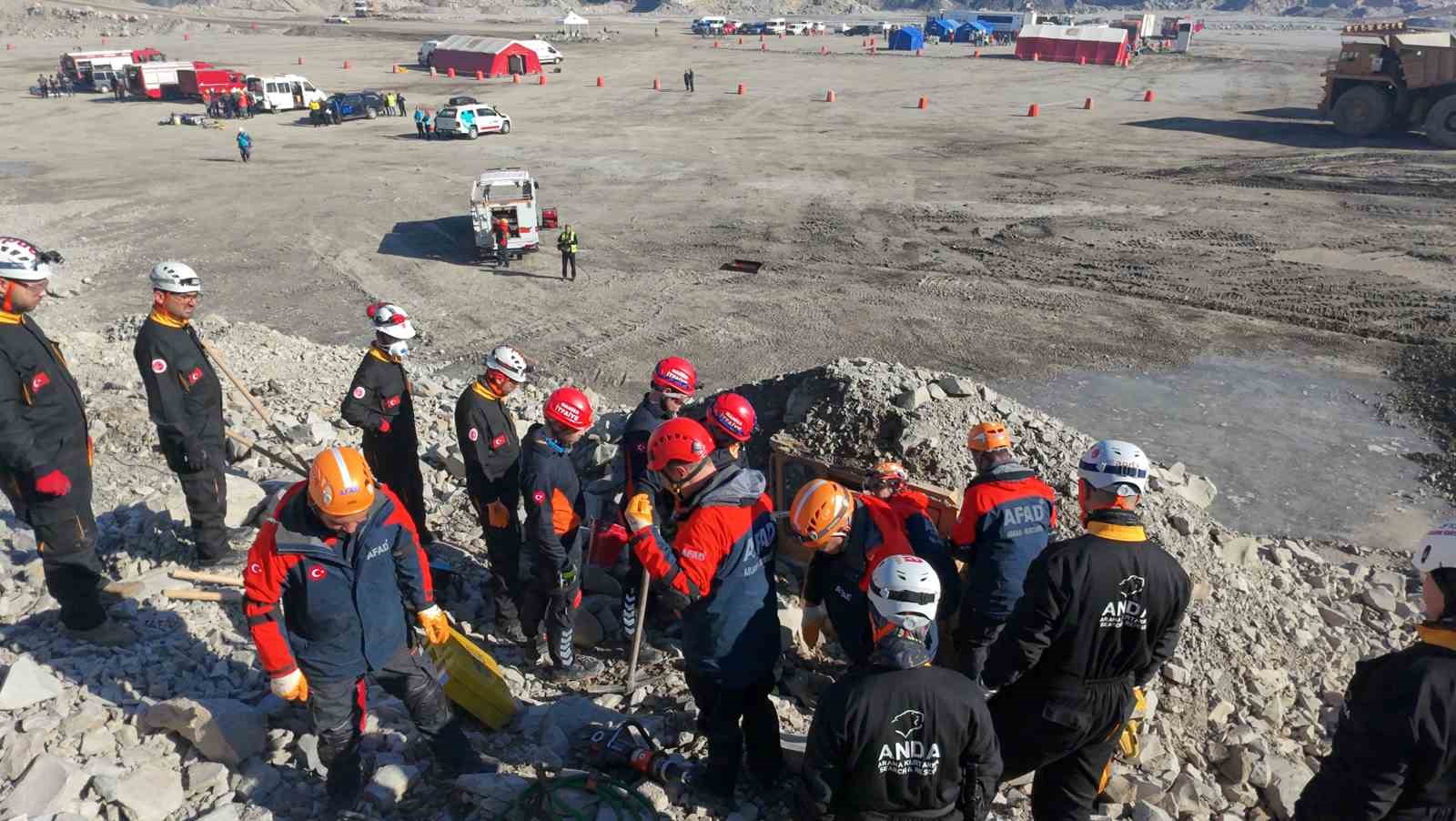 Soma’da maden ocağında gerçeğini aratmayan heyelan tatbikatı
