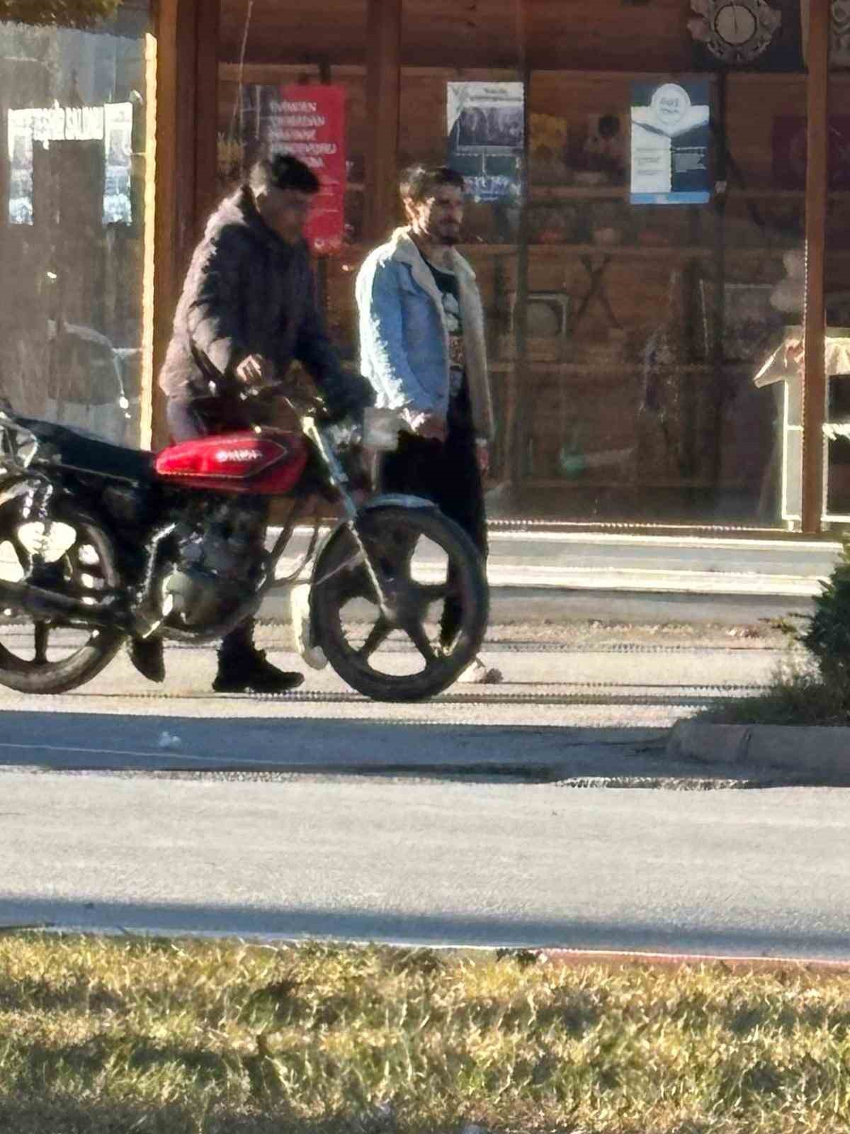 Polisin şüphelendiği motosiklet sürücüsü hırsız çıktı
