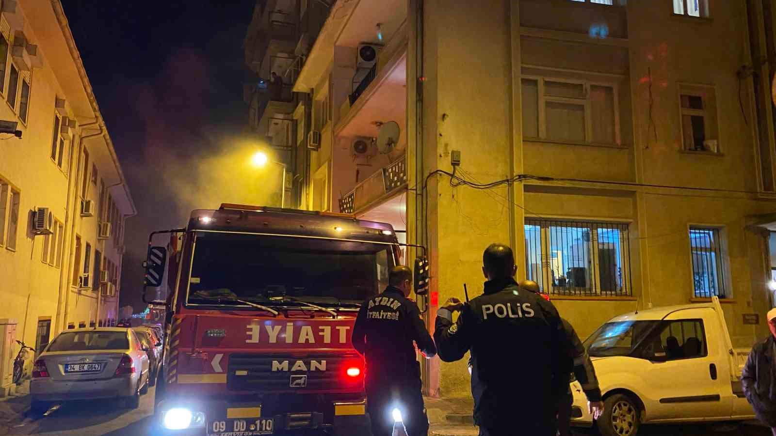 Sokağı saran yoğun duman panikletti
