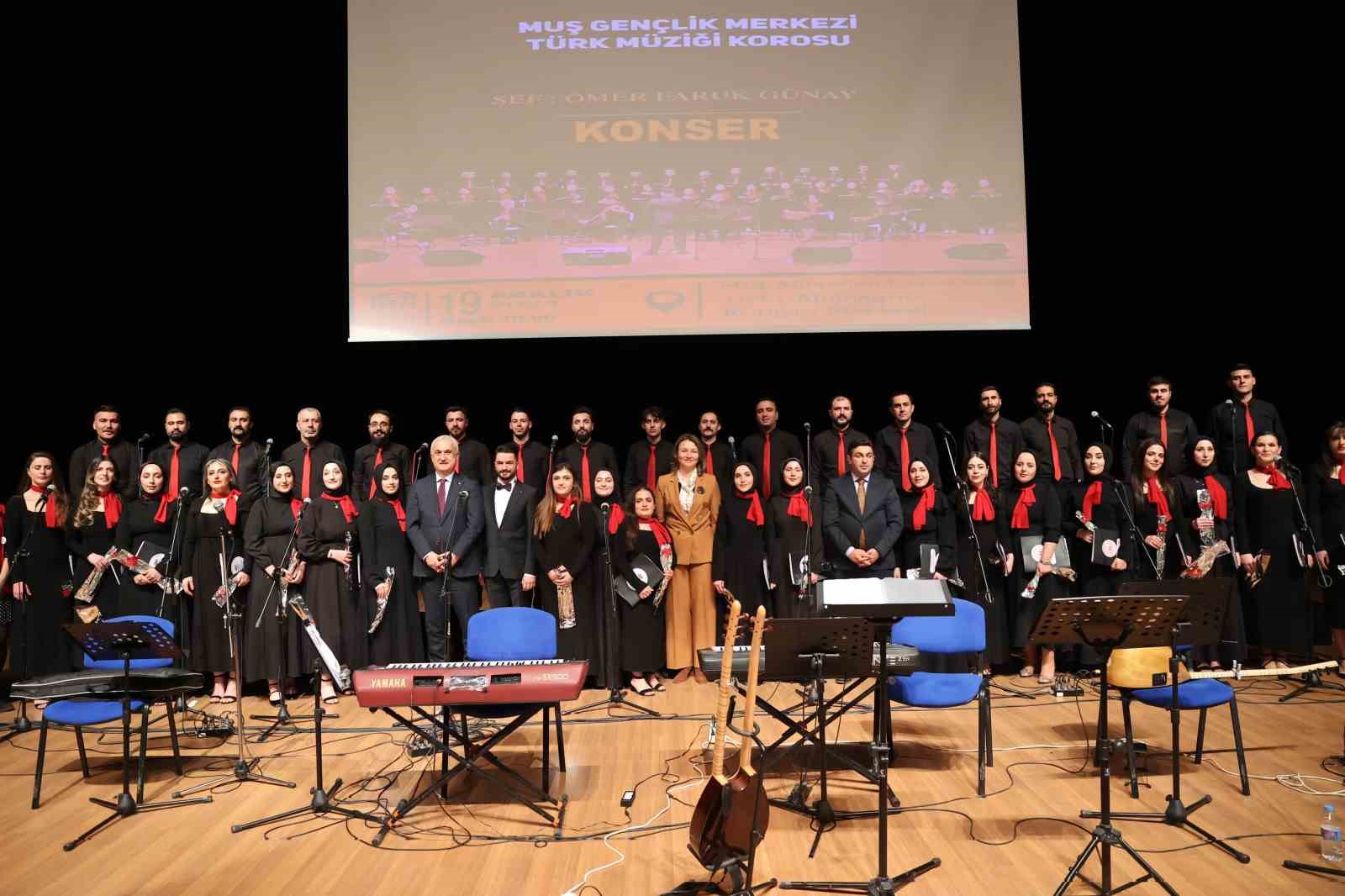 ‘Gençlik Merkezi Türk Müziği Korosu’ndan muhteşem konser
