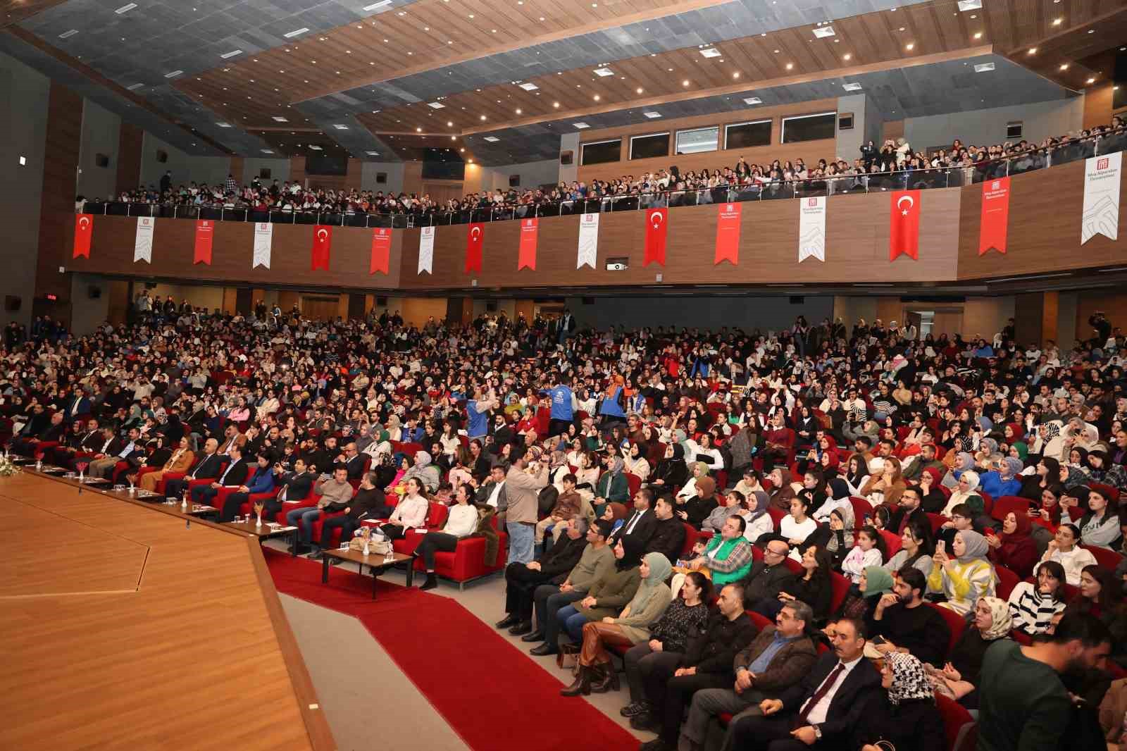 ‘Gençlik Merkezi Türk Müziği Korosu’ndan muhteşem konser
