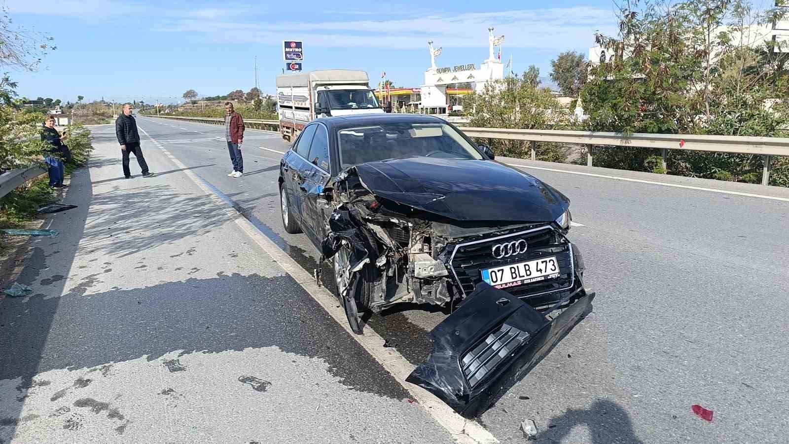 Tırın önünde sürüklenen araçtan burunları bile kanamadan çıktılar
