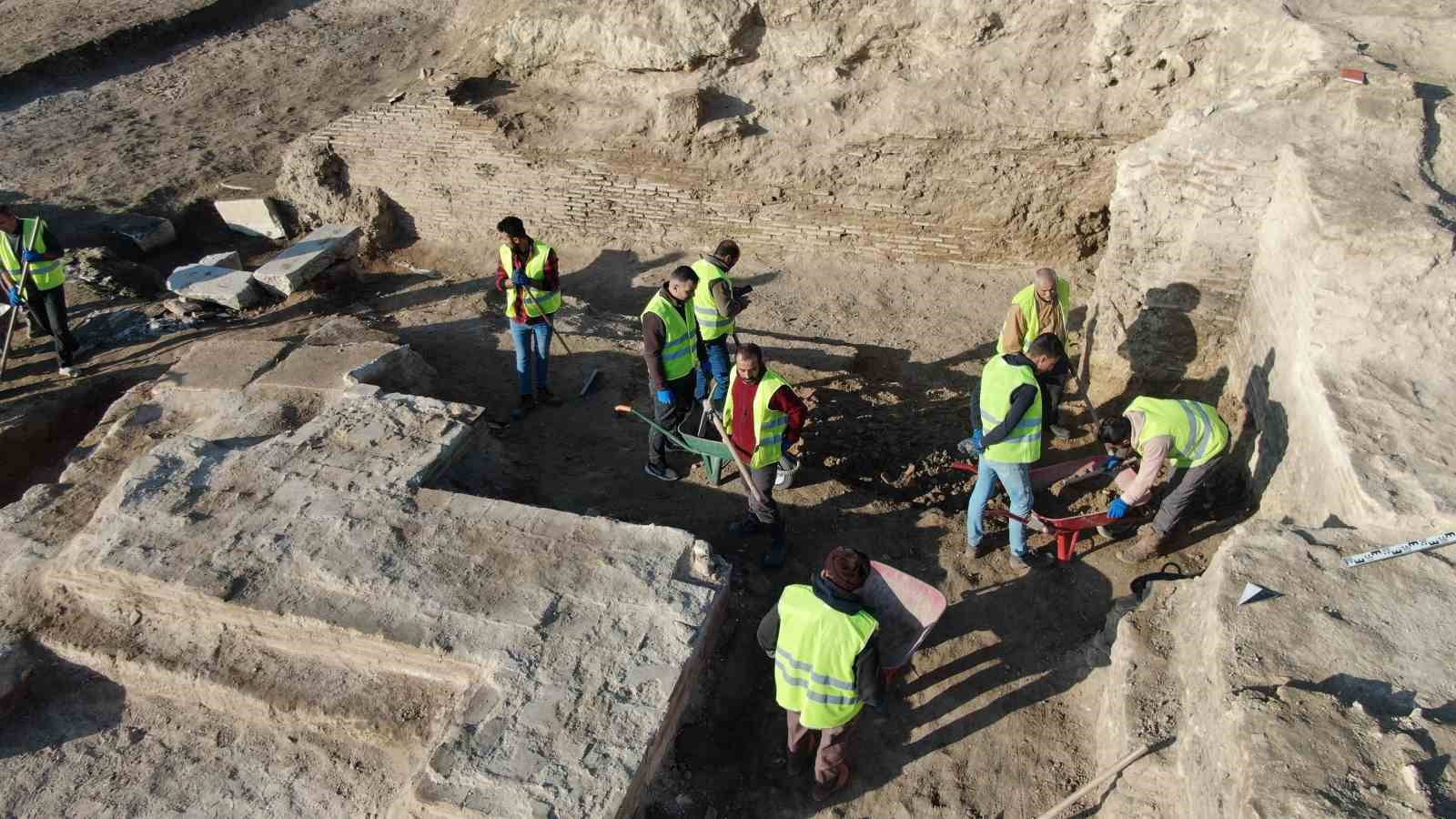 Pompeiopolis’te heyecanlandıran keşif: Afrodit heykelleri bulundu
