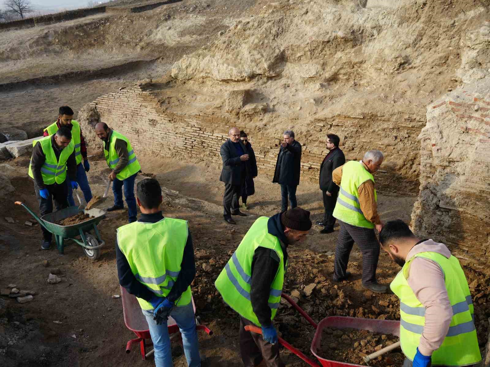 Pompeiopolis’te heyecanlandıran keşif: Afrodit heykelleri bulundu
