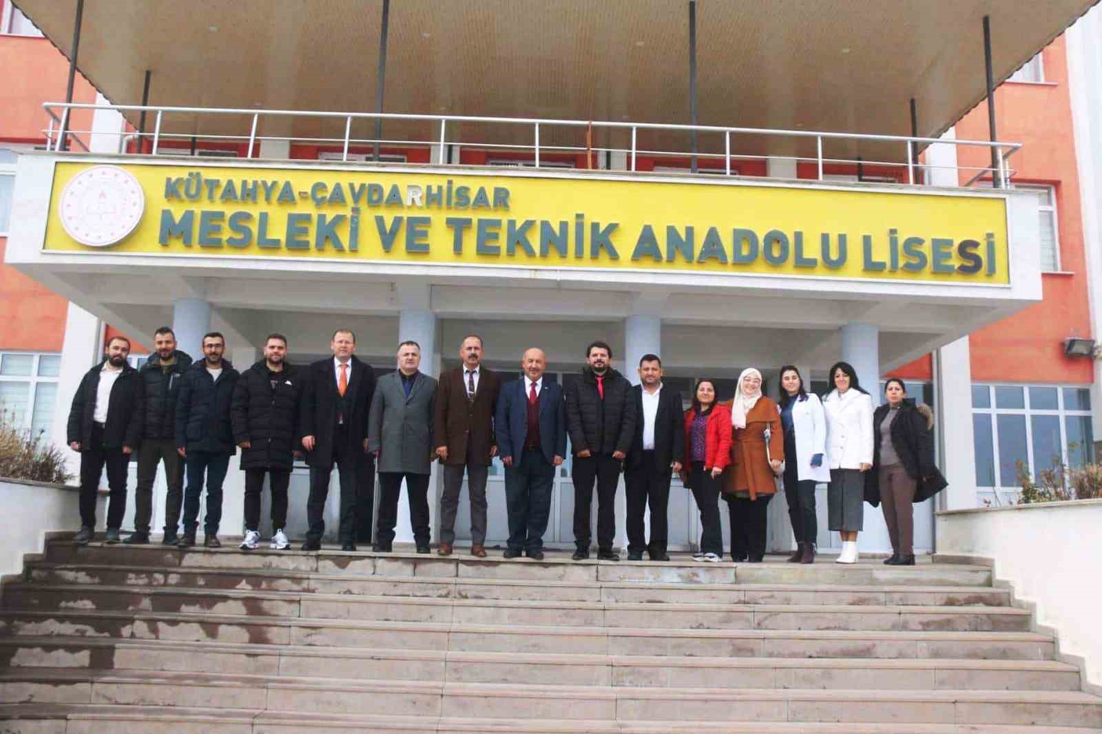 Müdür Başyiğit, “Meslek hayatına erken atılmak isteyenler meslek liselerini tercih etmeli”
