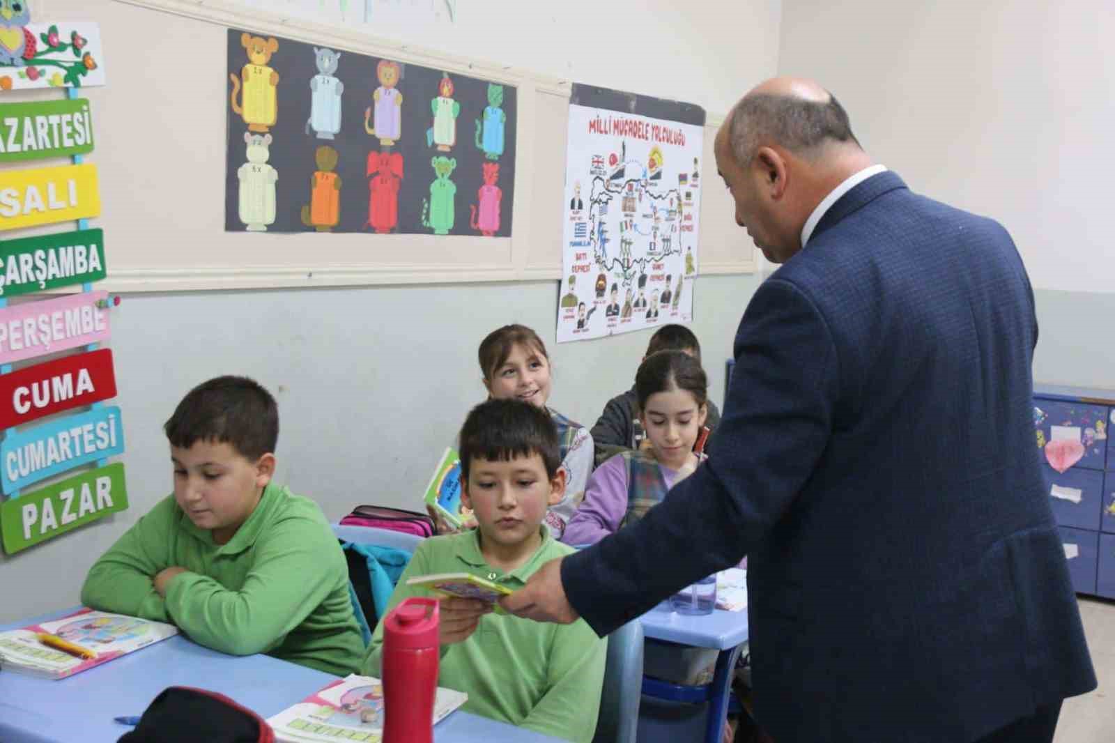 Müdür Başyiğit, “Meslek hayatına erken atılmak isteyenler meslek liselerini tercih etmeli”
