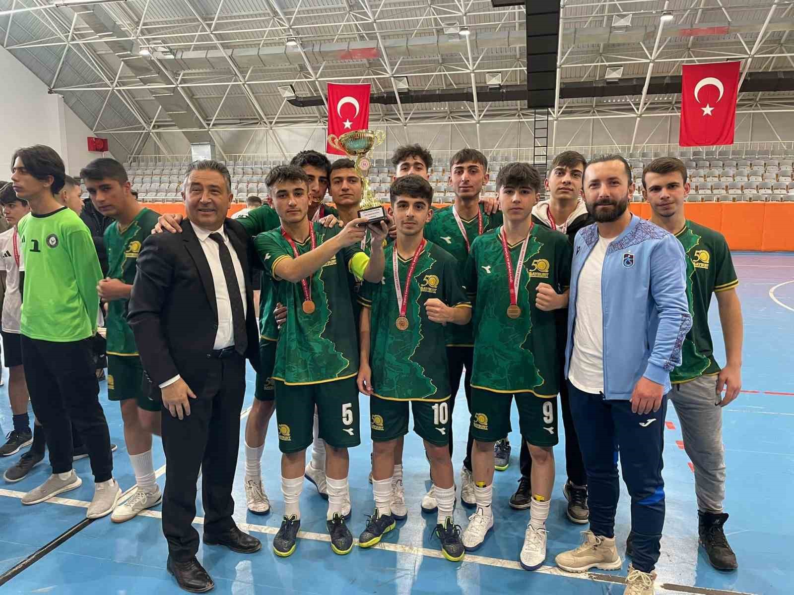 Bayburt’ta gençler futsal müsabakaları sona erdi
