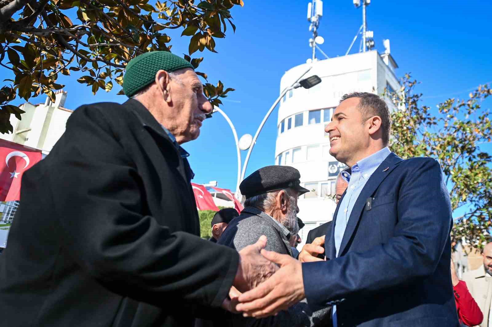 Başkan Ahmet Akın’dan Edremit’e çıkarma
