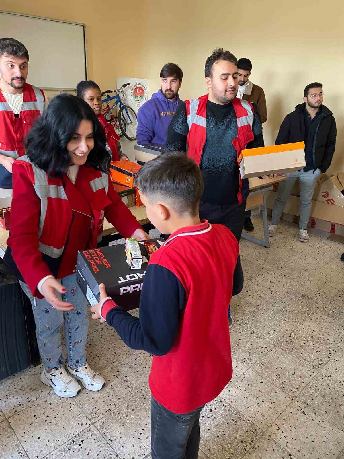 İzmir Vakıflar Bölge Müdürlüğü, Yuntdağı mahallelerini ziyaret etti
