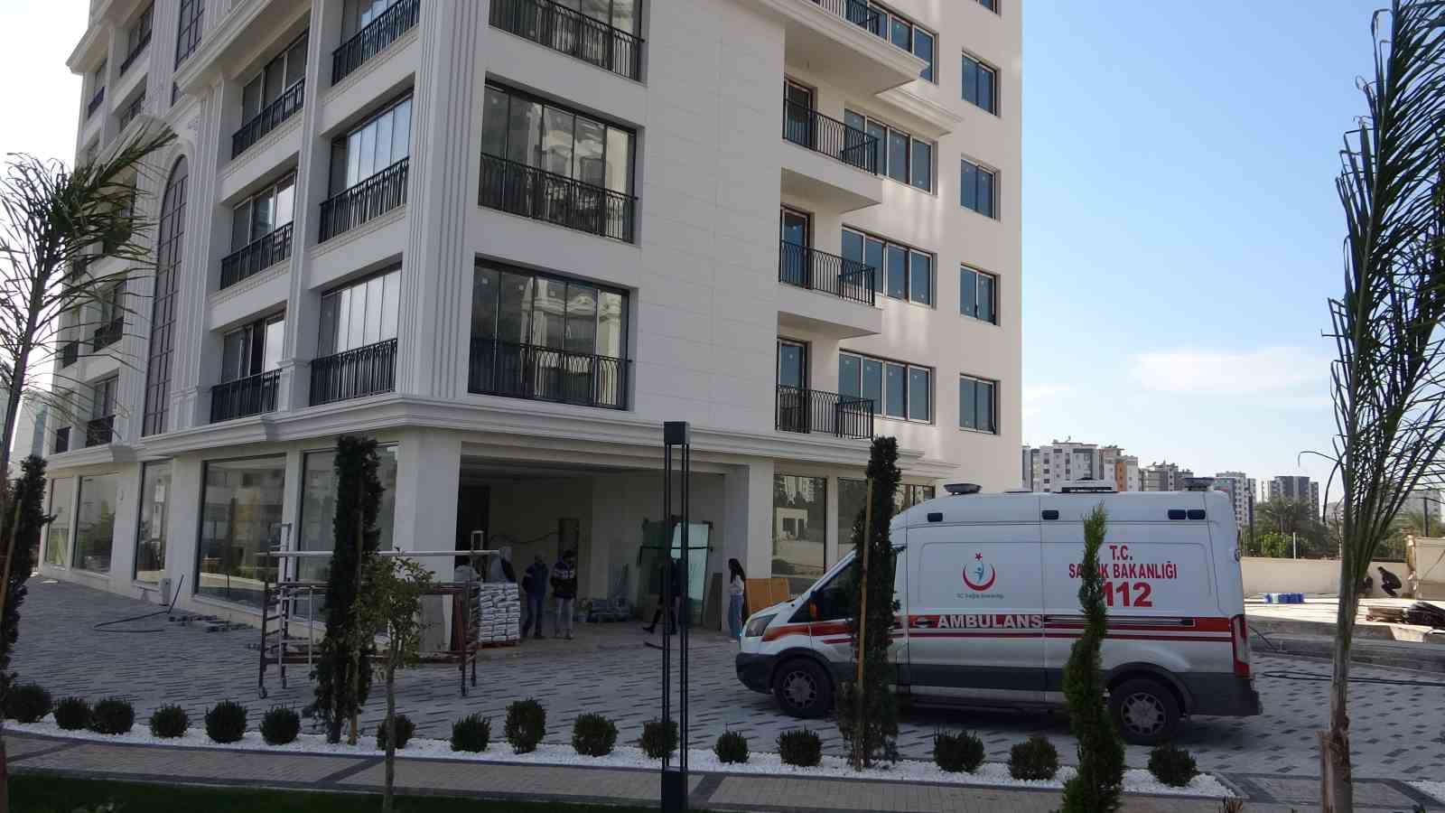 Mersin’de asansör boşluğuna düşen işçi hayatını kaybetti
