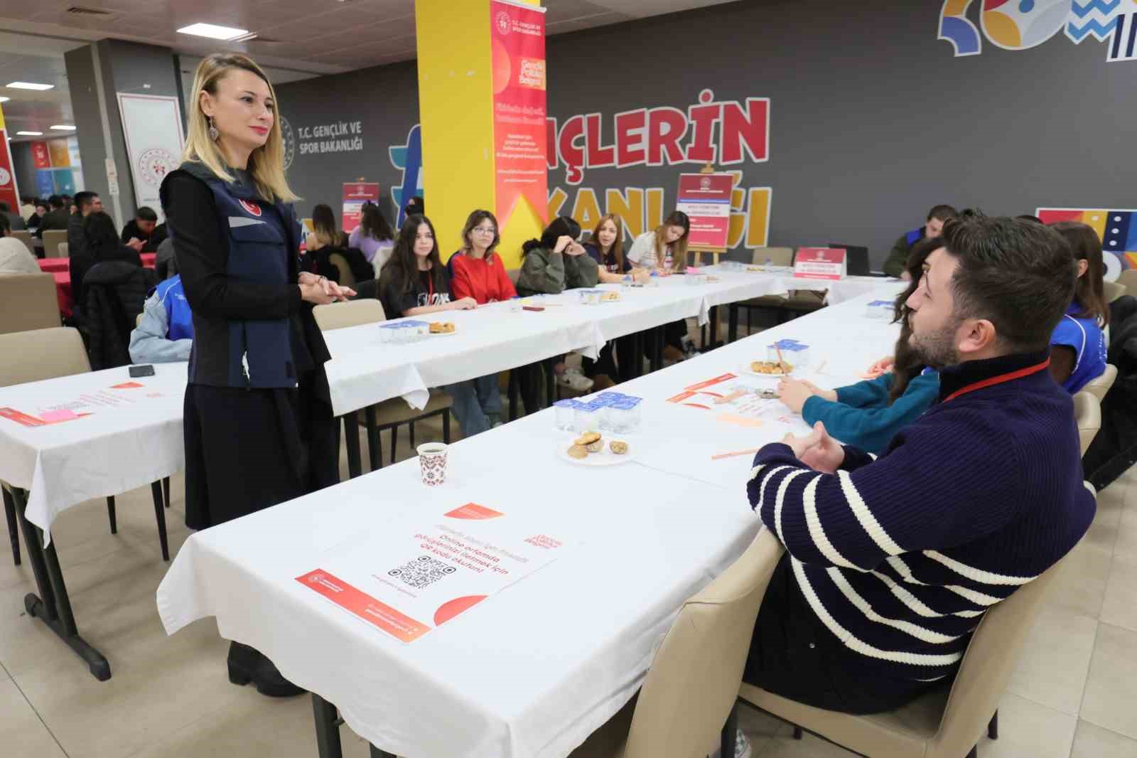 Gençlik Politikaları Çalıştayında söz gençlerin oldu
