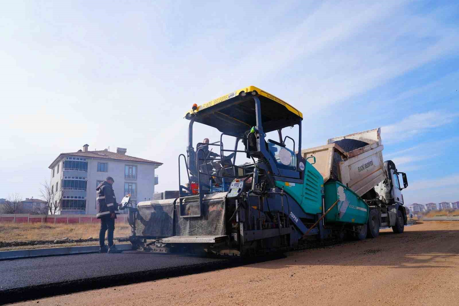 Elazığ Belediyesi ekipleri, kentin dört bir yanında yoğun mesaisini sürdürüyor
