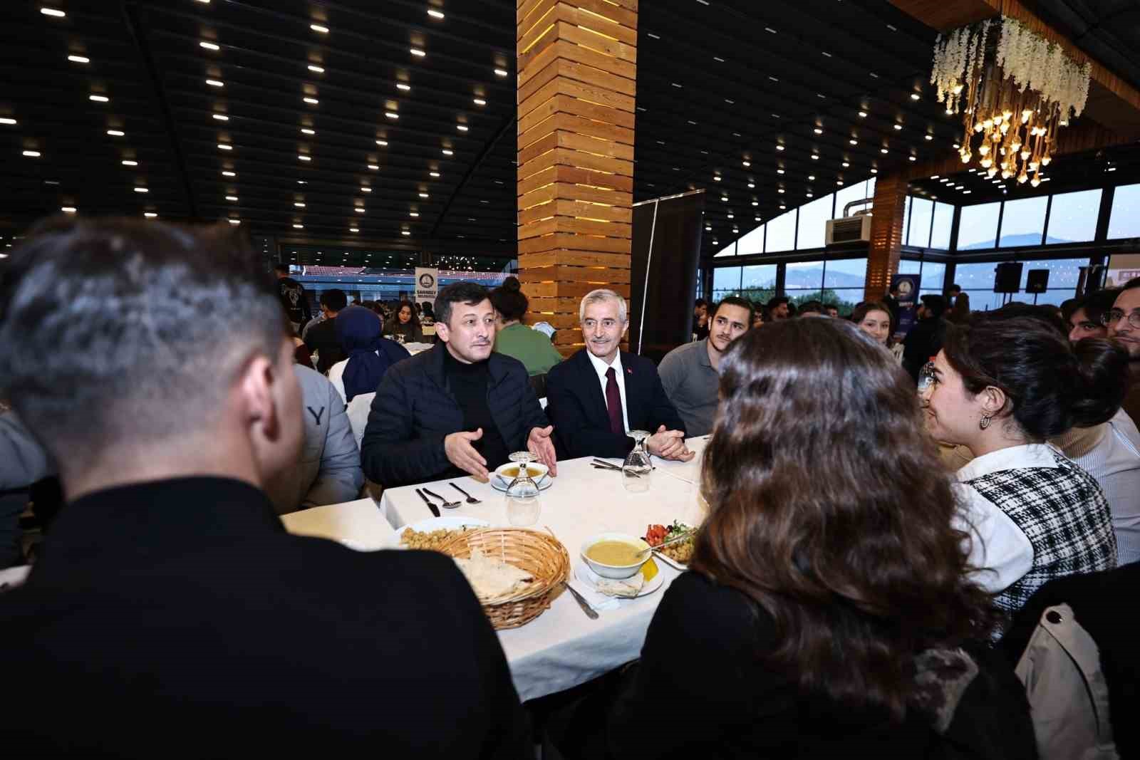 Tahmazoğlu, İzmir’de Gaziantepli öğrencilerle hasret giderdi
