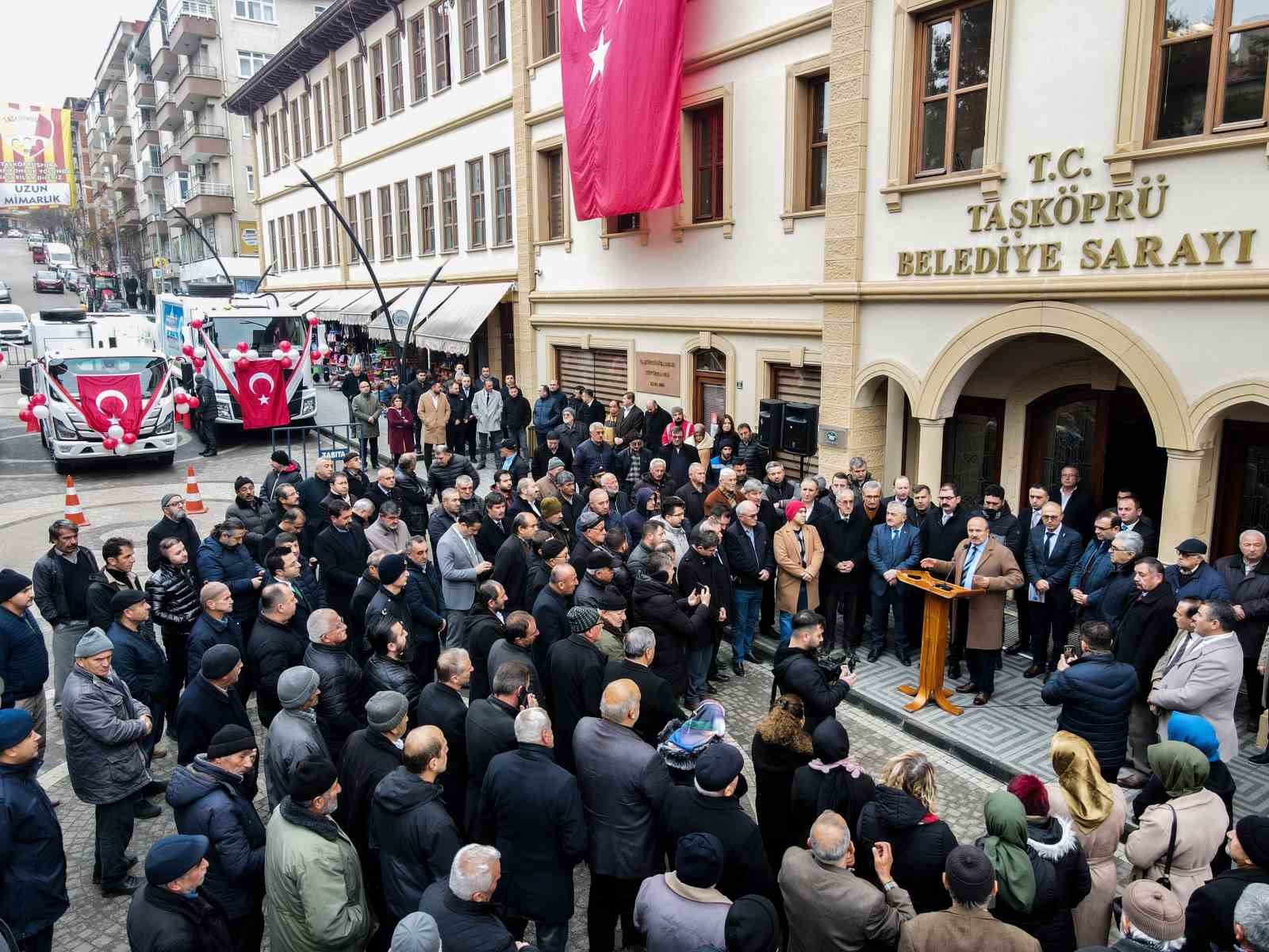 Taşköprü Belediyesine hibe edilen çöp kamyonları törenle hizmete alındı
