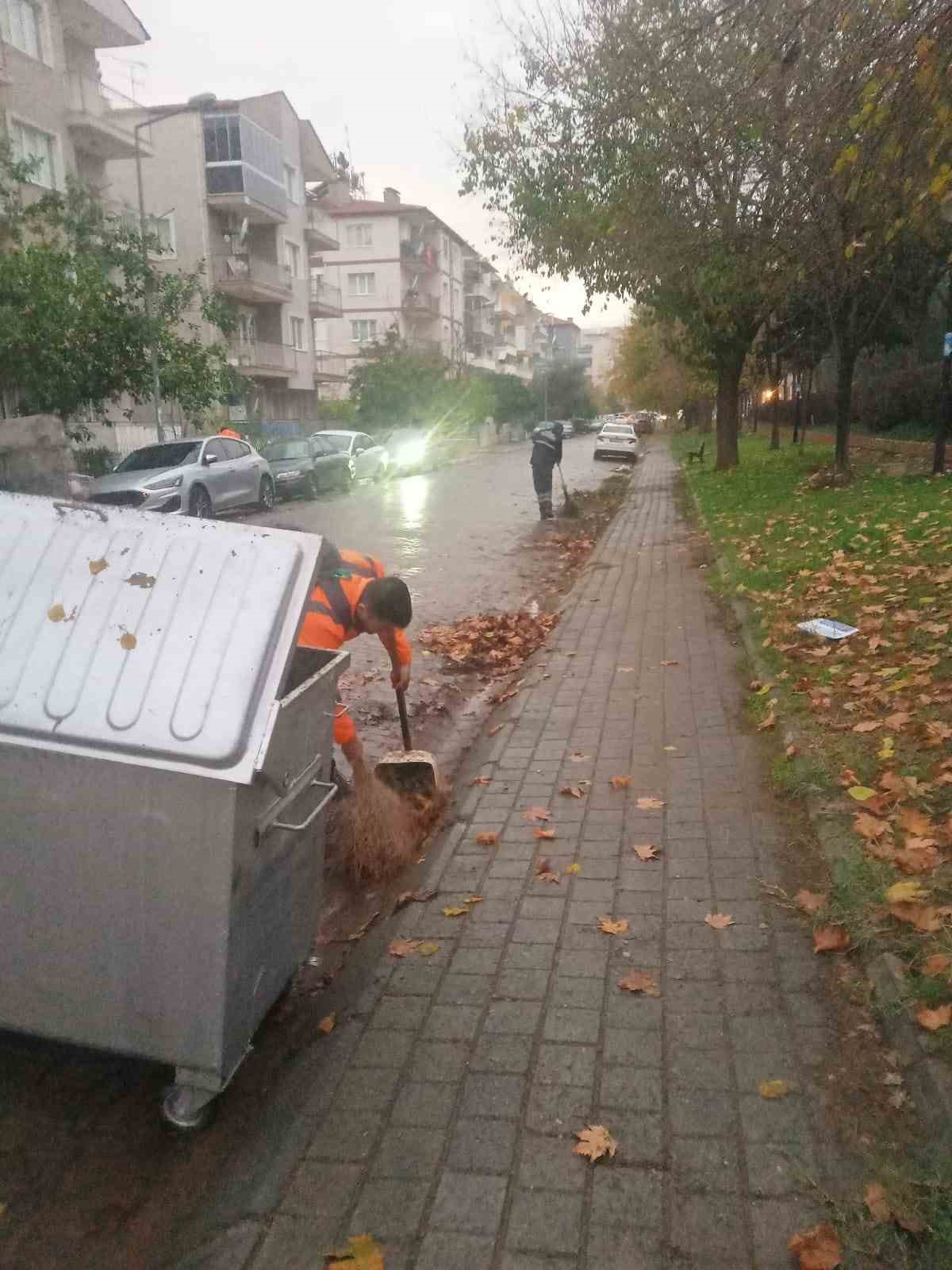 Efeler’de sağanak yağış öncesi hazırlık
