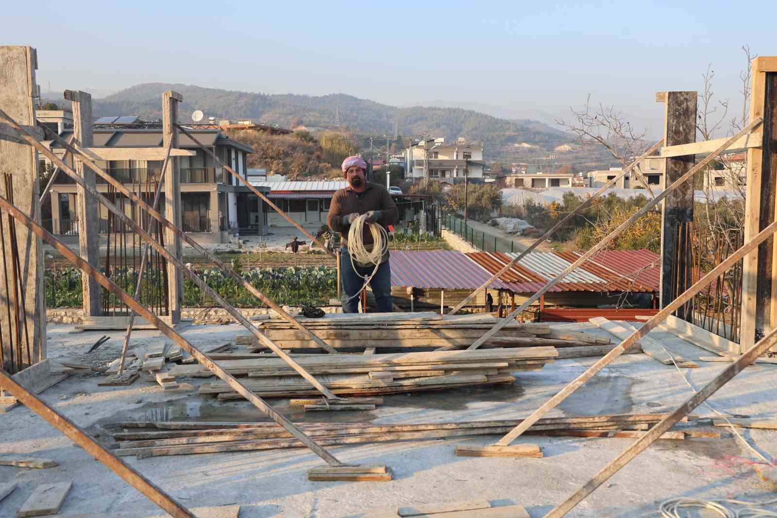 Her köşesinde binaların yükseldiği Hatay’da inşaat kalıpçılarının yevmiyesi bin 750 TL’yi buldu
