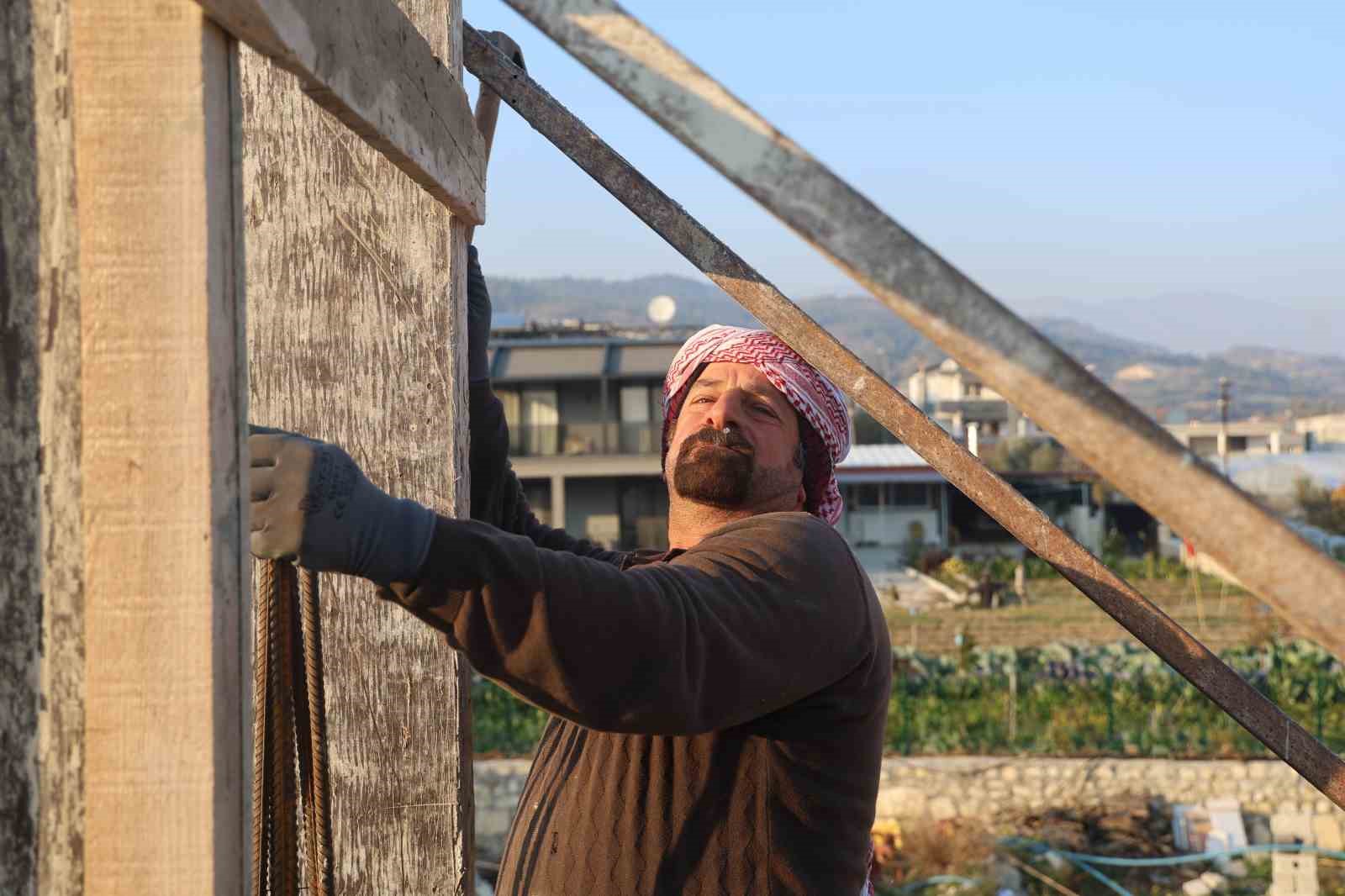 Her köşesinde binaların yükseldiği Hatay’da inşaat kalıpçılarının yevmiyesi bin 750 TL’yi buldu
