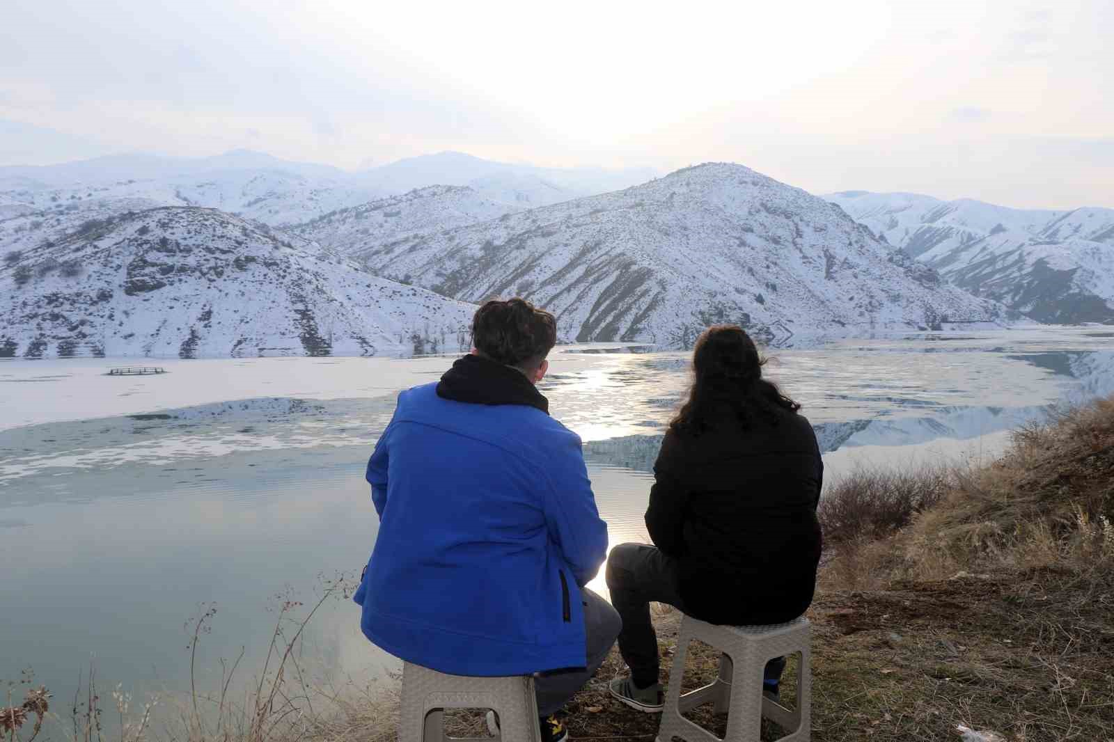 Erzincan’da soğuktan göller buz tuttu
