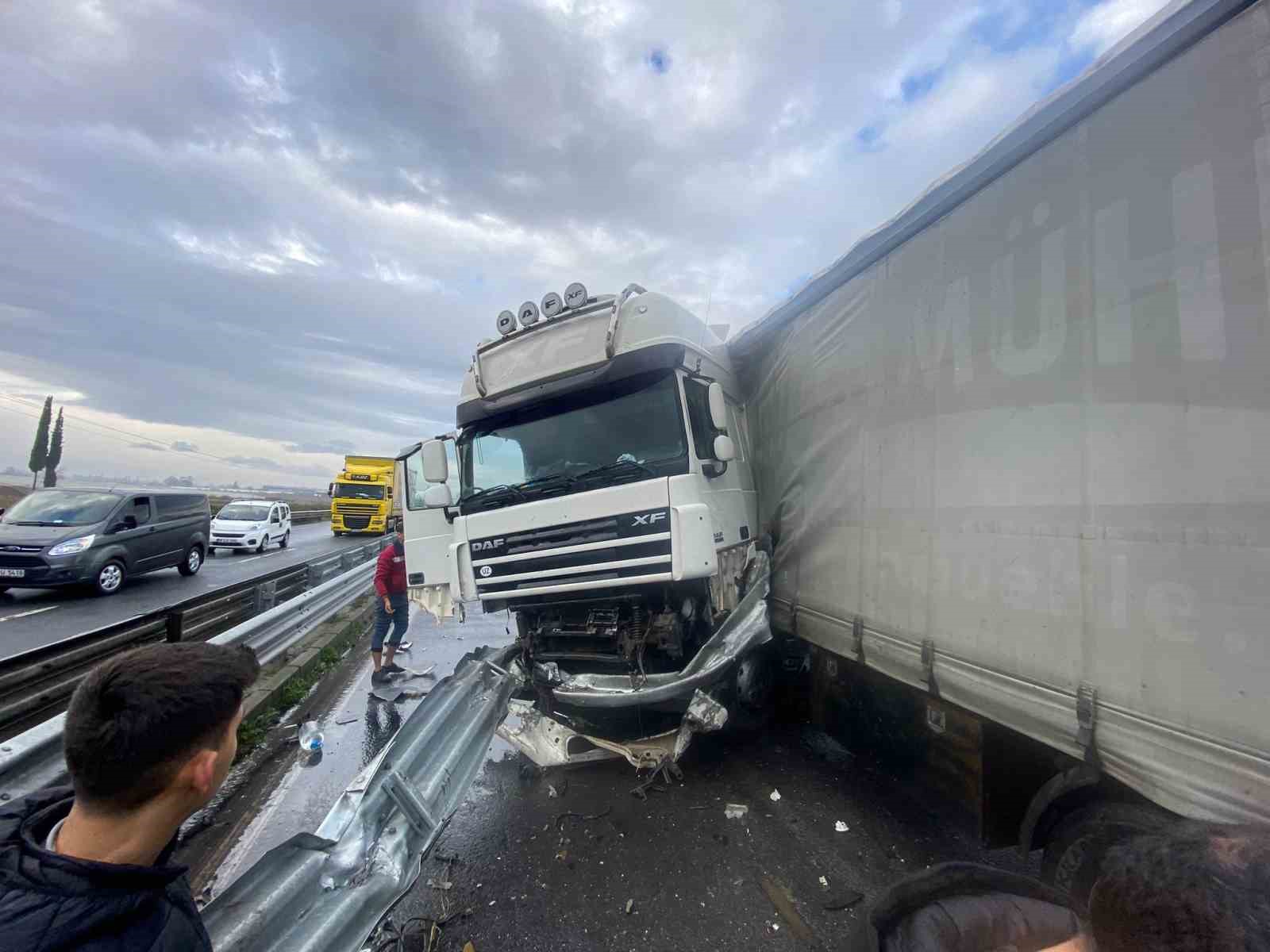 Kontrolden çıkan tır, ters döndü
